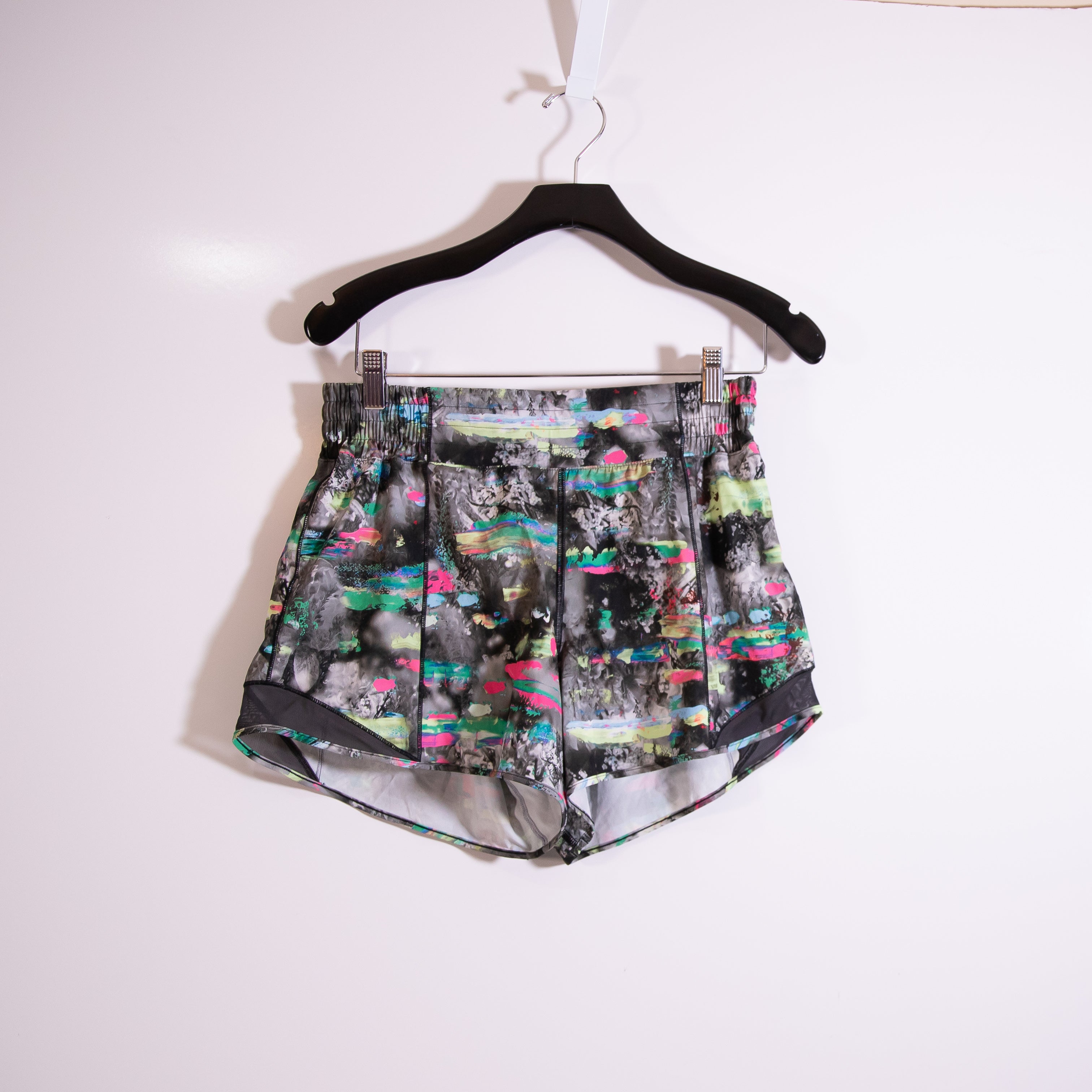 Lululemon Hotty Hot Low-Rise Lined Short 4" Paint Drift Multi Graphite Grey 8