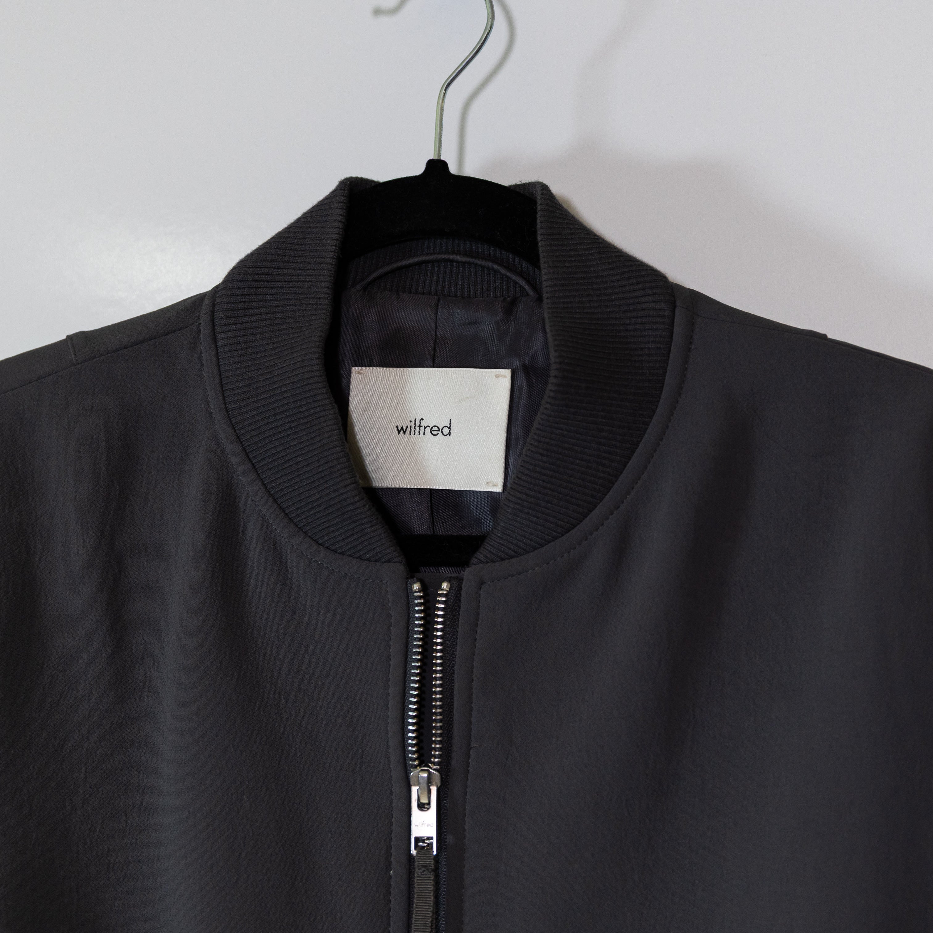 Wilfred Aritzia Numbers Relaxed Crepe Full Zip Collarless Bomber Jacket Gray S
