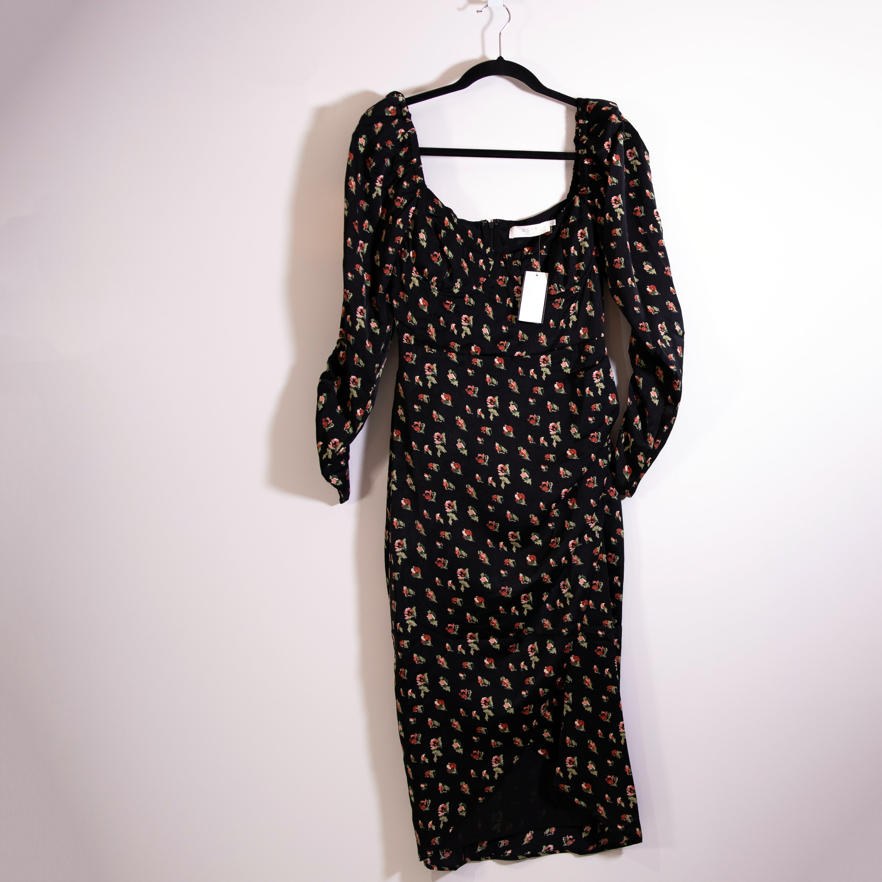 NEW ASTR The Label Micro Floral Flower Print Pattern Ruched Draped Midi Dress M