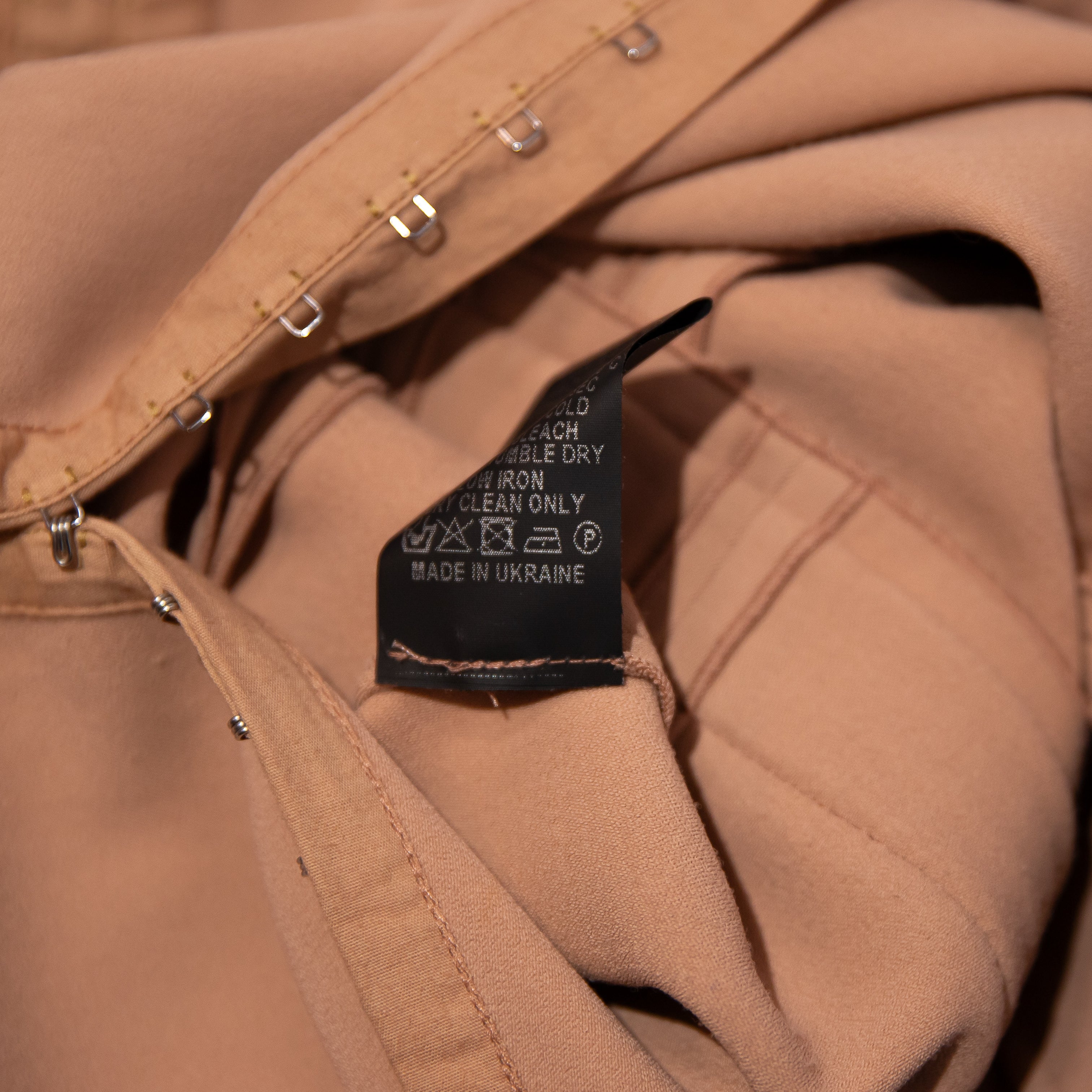 Mugler Hook And Eye Front Detail Crepe Short Sleeve V Neck Sheath Dress Pink XS