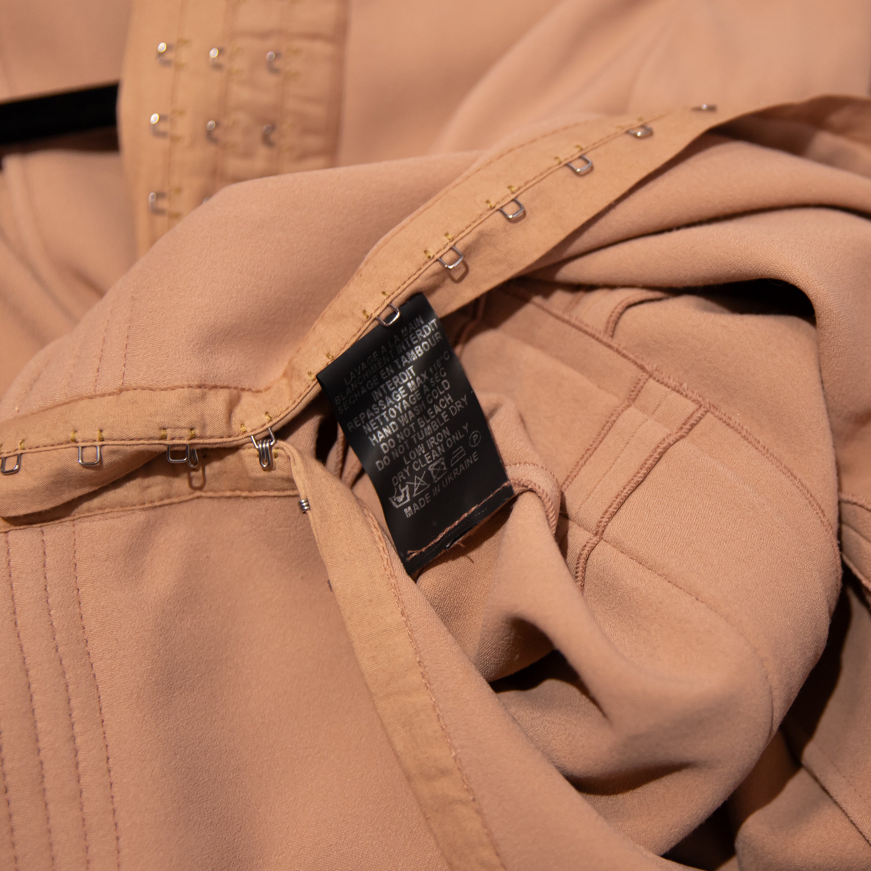 Mugler Hook And Eye Front Detail Crepe Short Sleeve V Neck Sheath Dress Pink XS