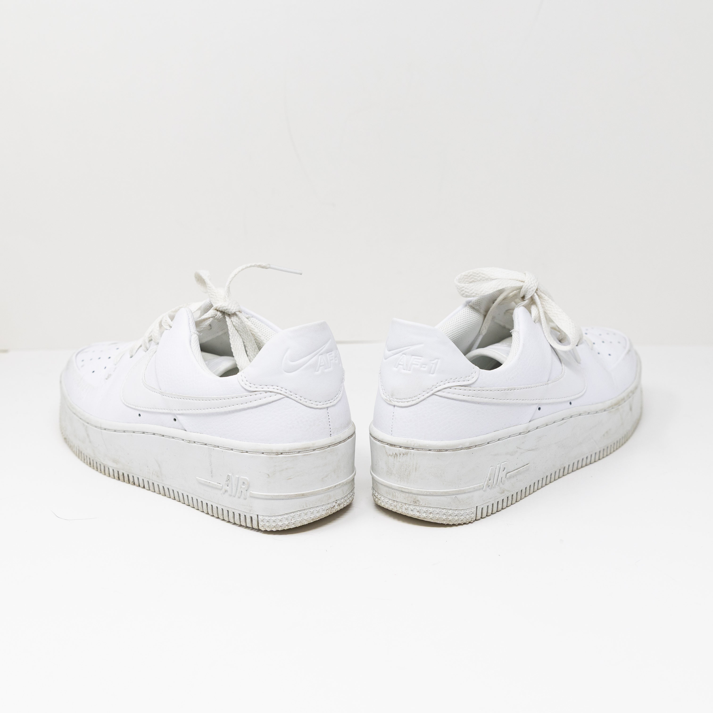 Nike Women's Air Force One 1 Sage Low Top Lace Up Sneakers Shoes White 7.5