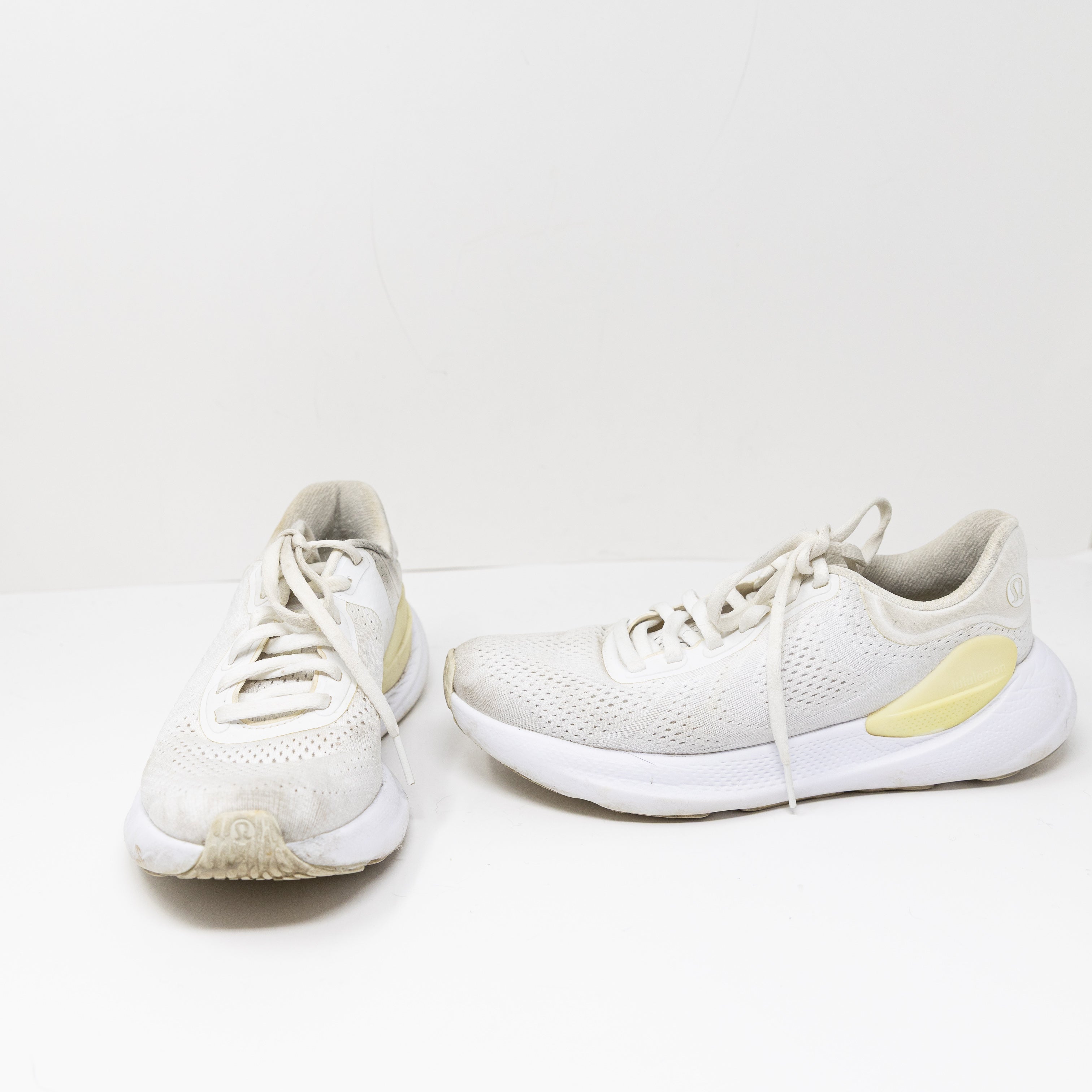 Lululemon Women's Beyondfeel Low Top Lace Up Running Shoes Sneakers White 7