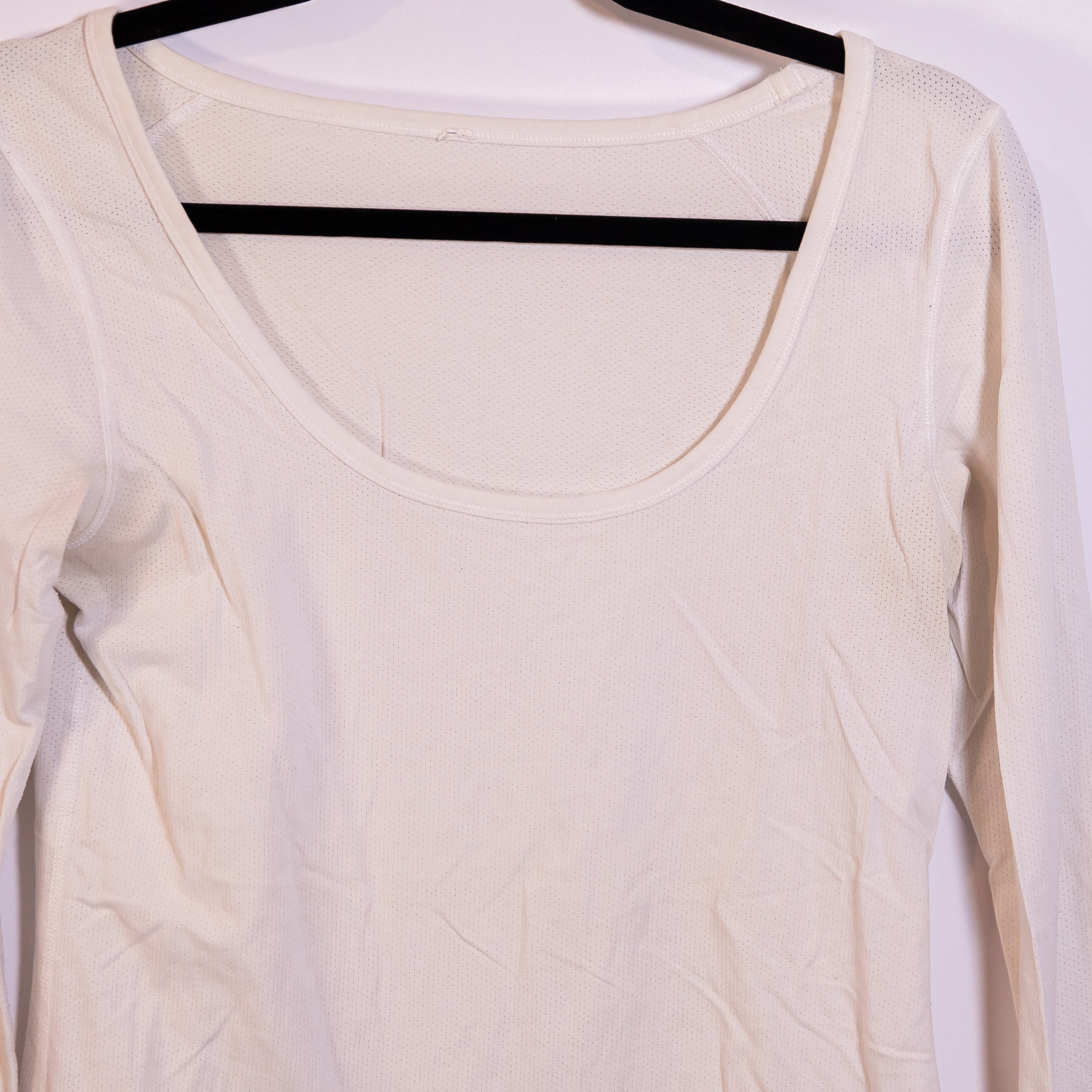 Lululemon Women's&nbsp; Deep Scoop Neck Micro Perforated Long Sleeve Tee Shirt White&nbsp;