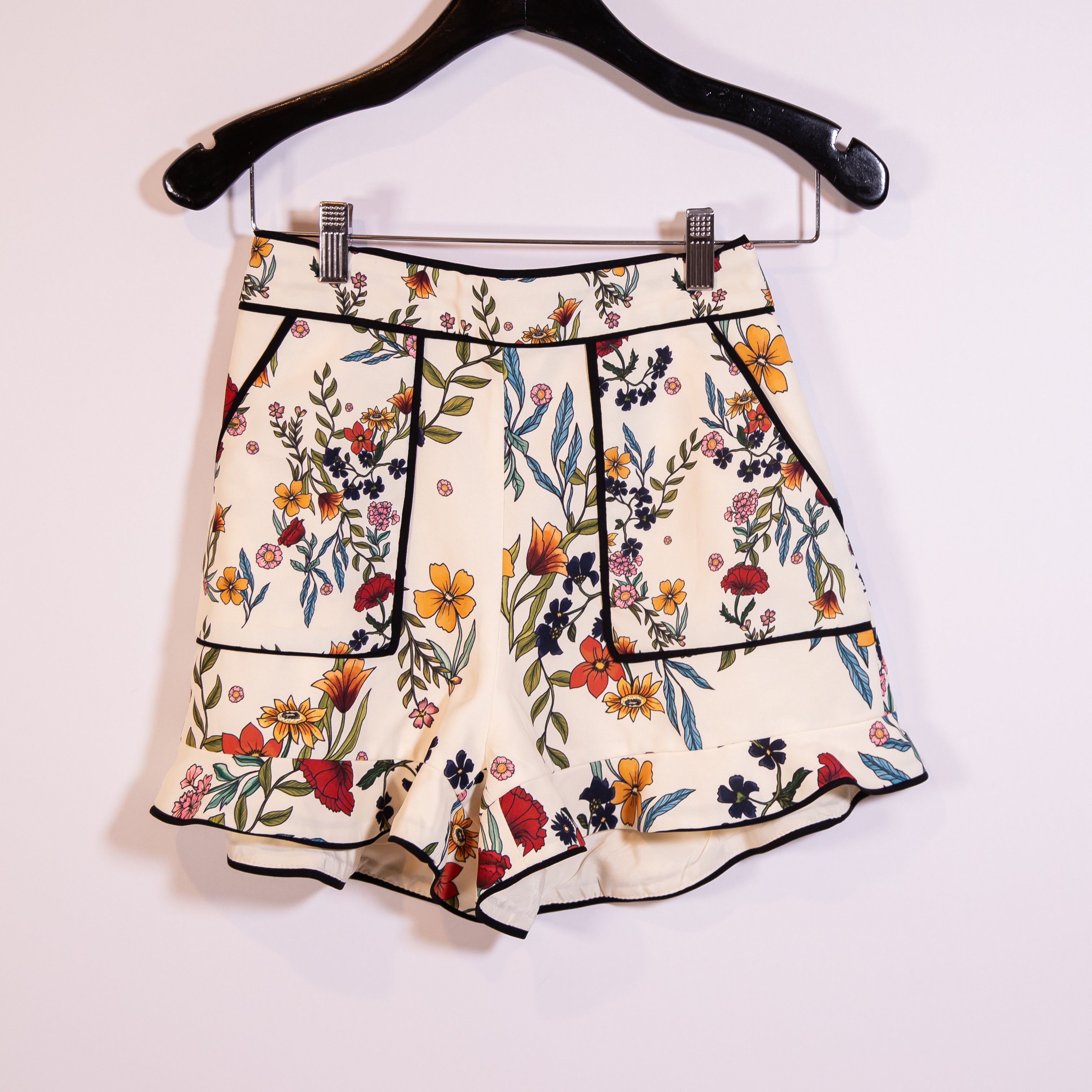 C/MEO Collective Entitle High Waisted Ruffle Vanilla Floral Flower Print Shorts