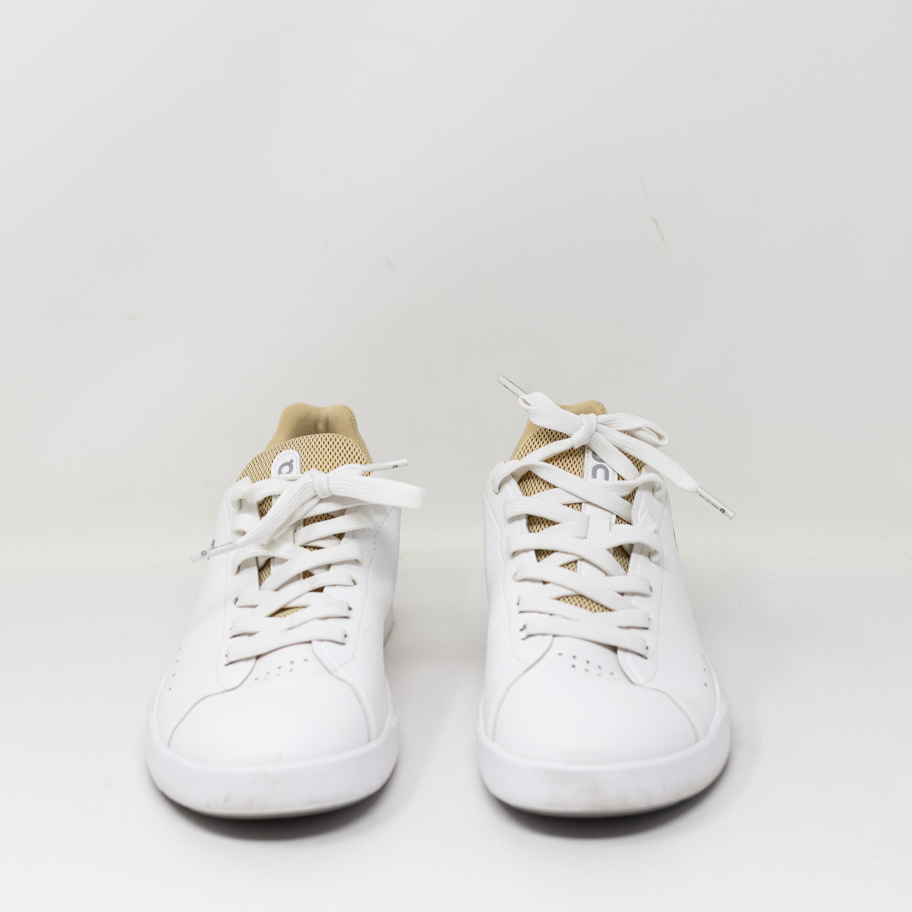On Cloud Women's The Roger Lace Up Low Top Casual Sneakers Shoes White Neutral