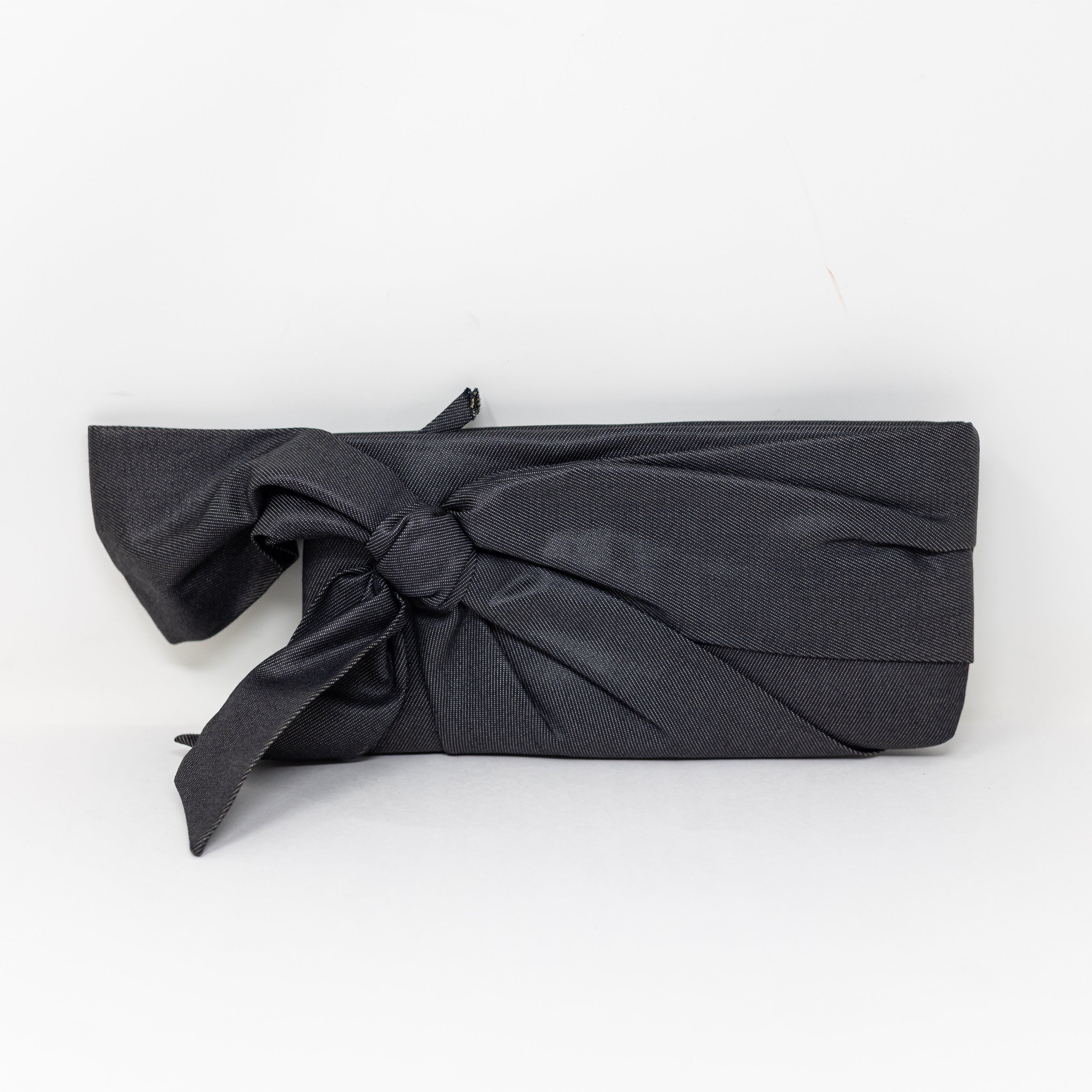 NEW Valentino Garavani Made In Italy Satin Polished Twist Knot Bow Clutch Purse