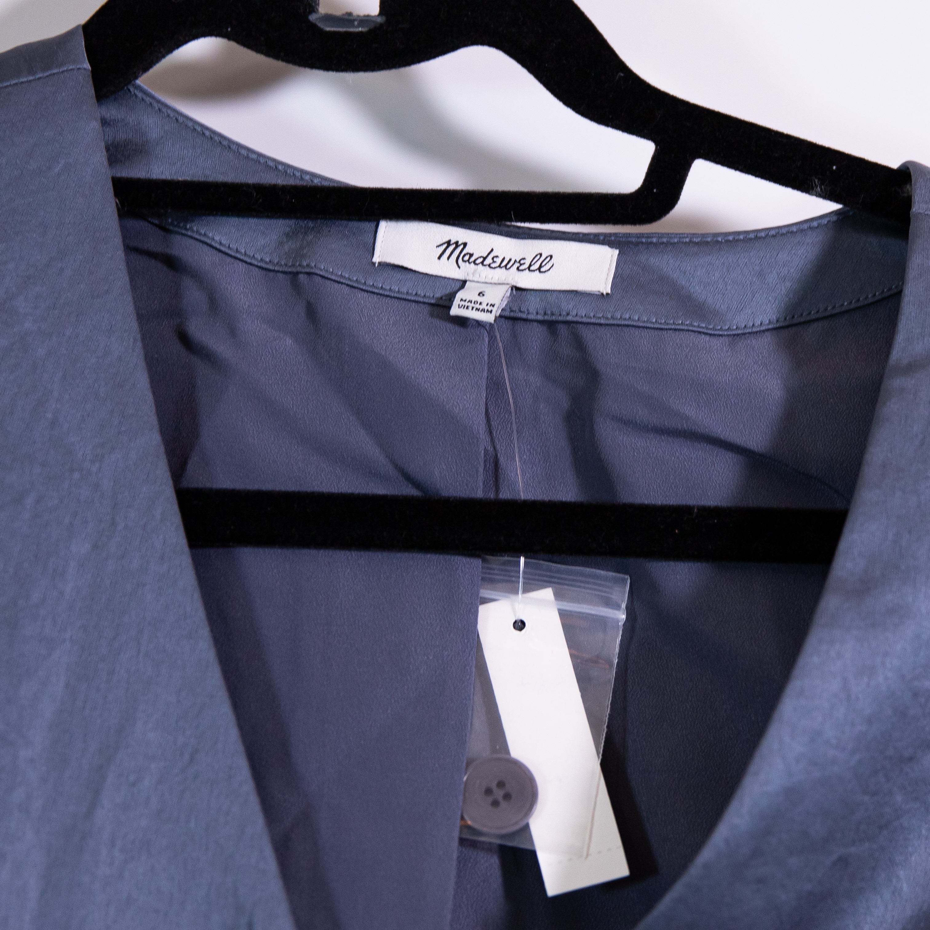 NEW Madewell Women's Button Front Sleeveless Satin Vest Top Sunfaded Indigo 6