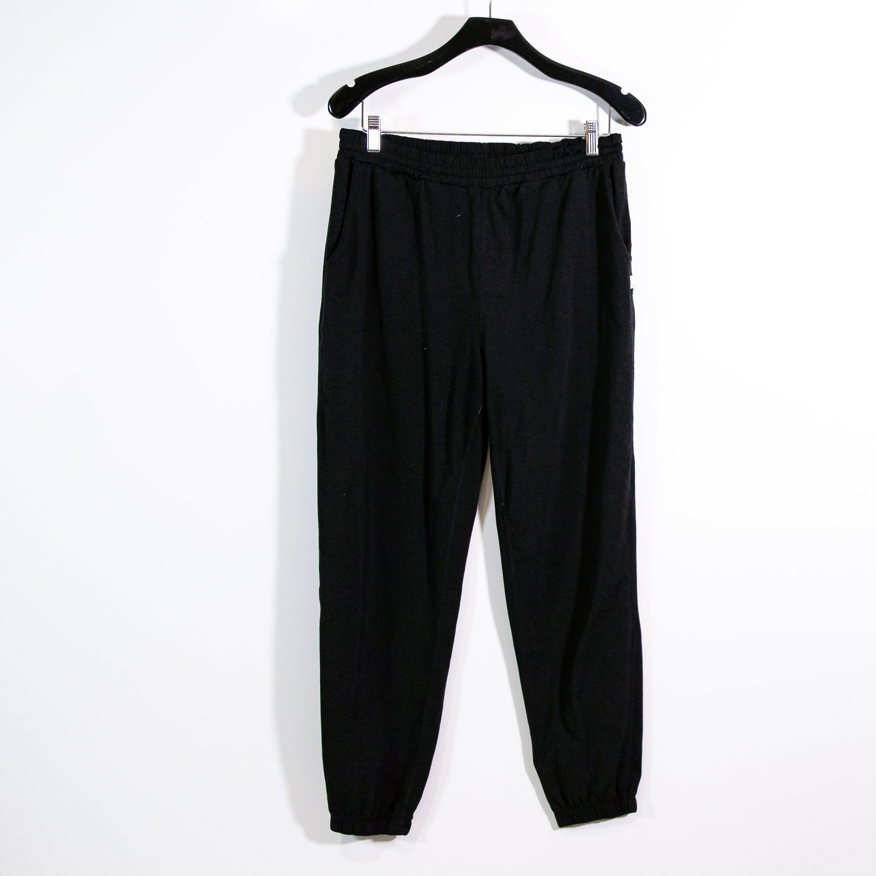 Vuori Women's Boyfriend Mid Rise Ankle Crop DreamKnit Jogger Sweatpants Black M