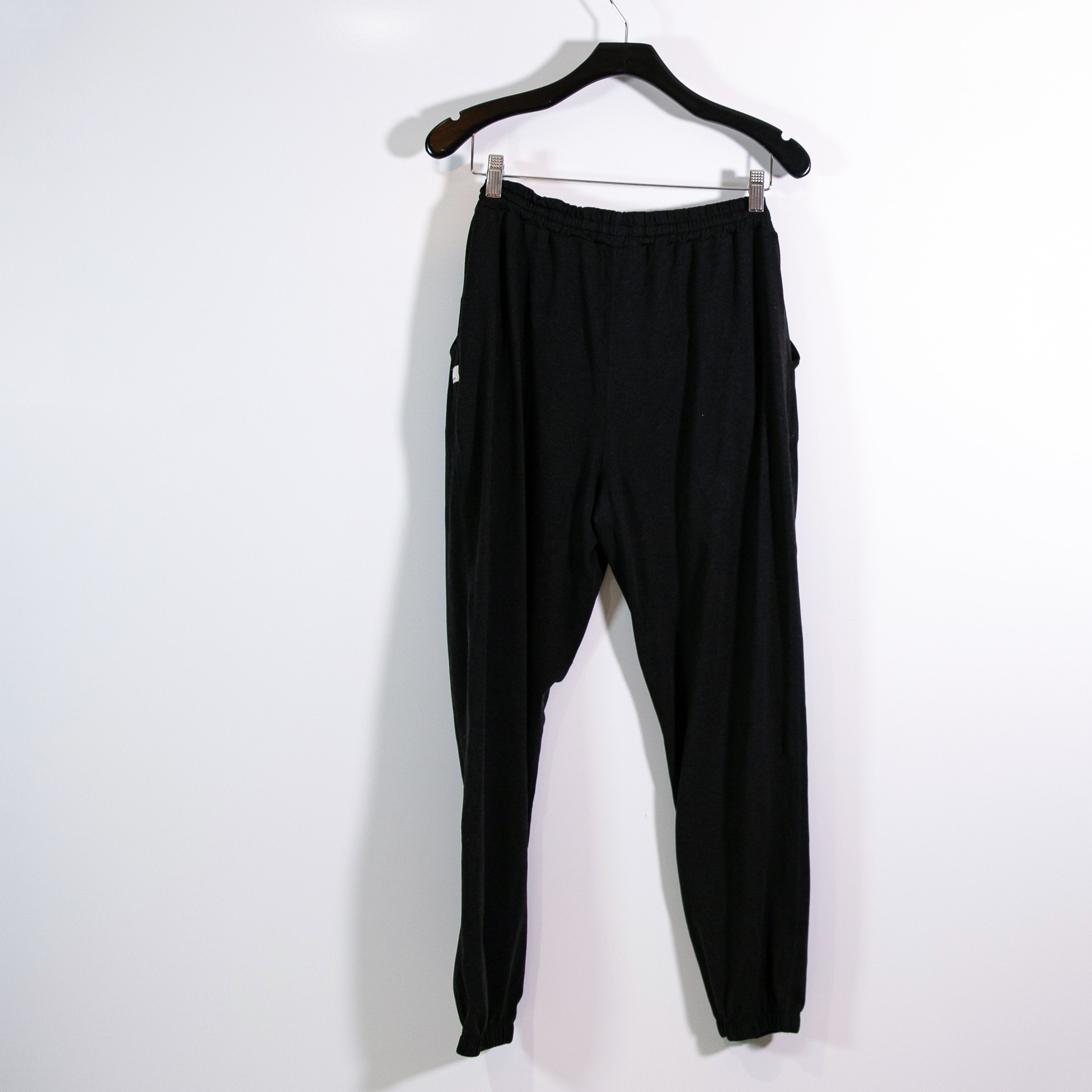 Vuori Women's Boyfriend Mid Rise Ankle Crop DreamKnit Jogger Sweatpants Black M