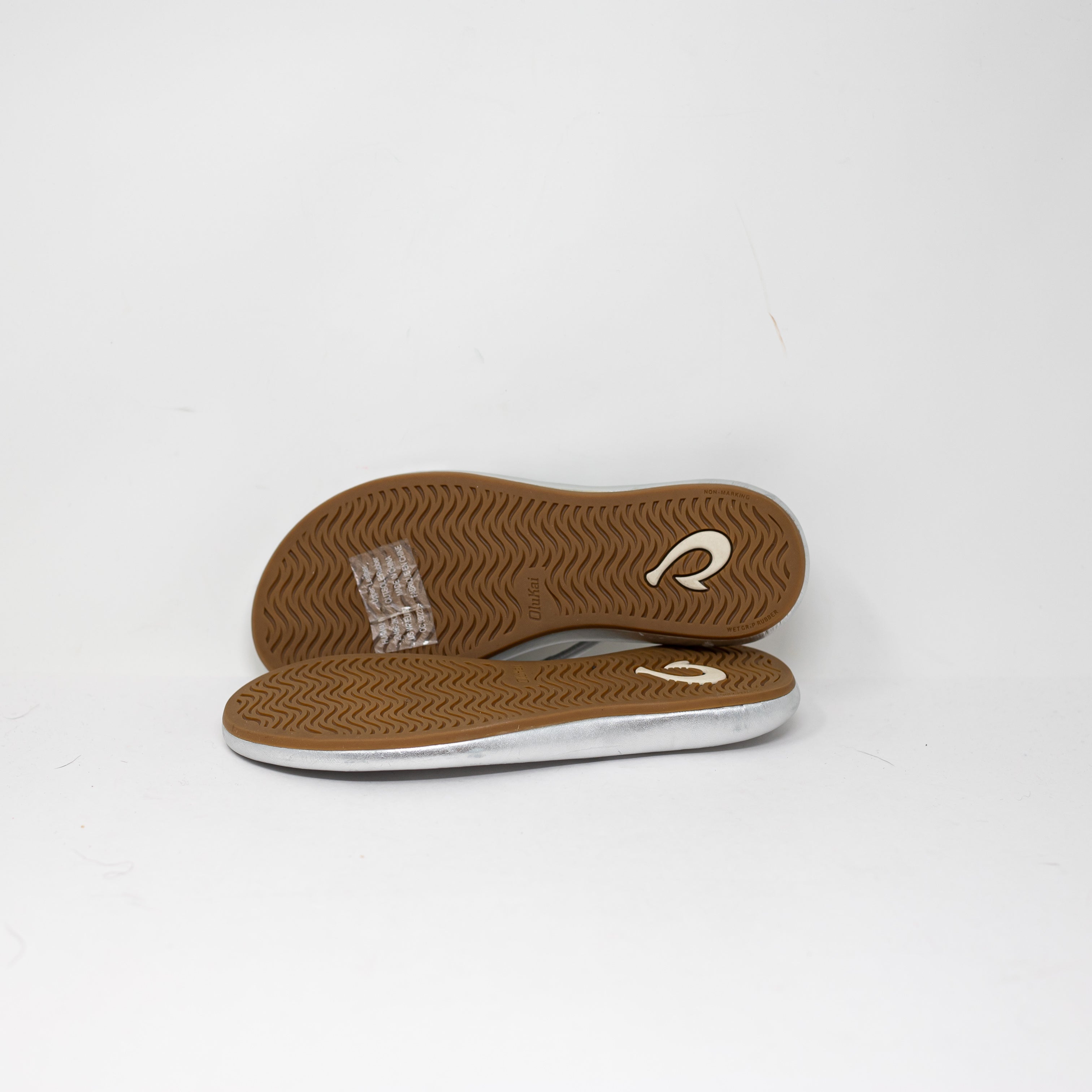 NEW OluKai Women's Huawai Genuine Leather Flat Sandals Shoes Metallic Silver 7