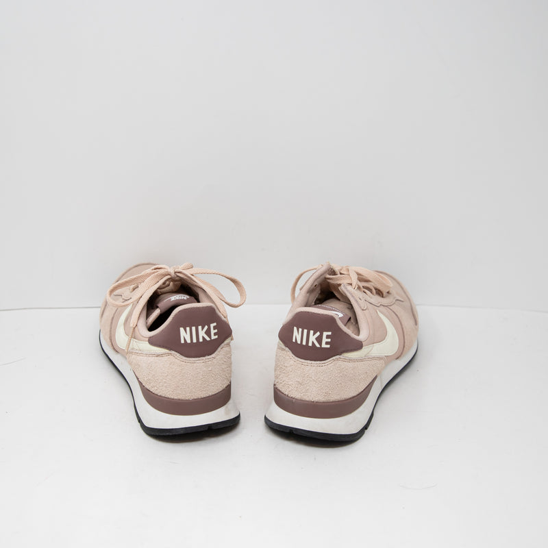 Nike Women Internationalist Particle Beige Mauve LaceUp Low Top Casual Sneaker