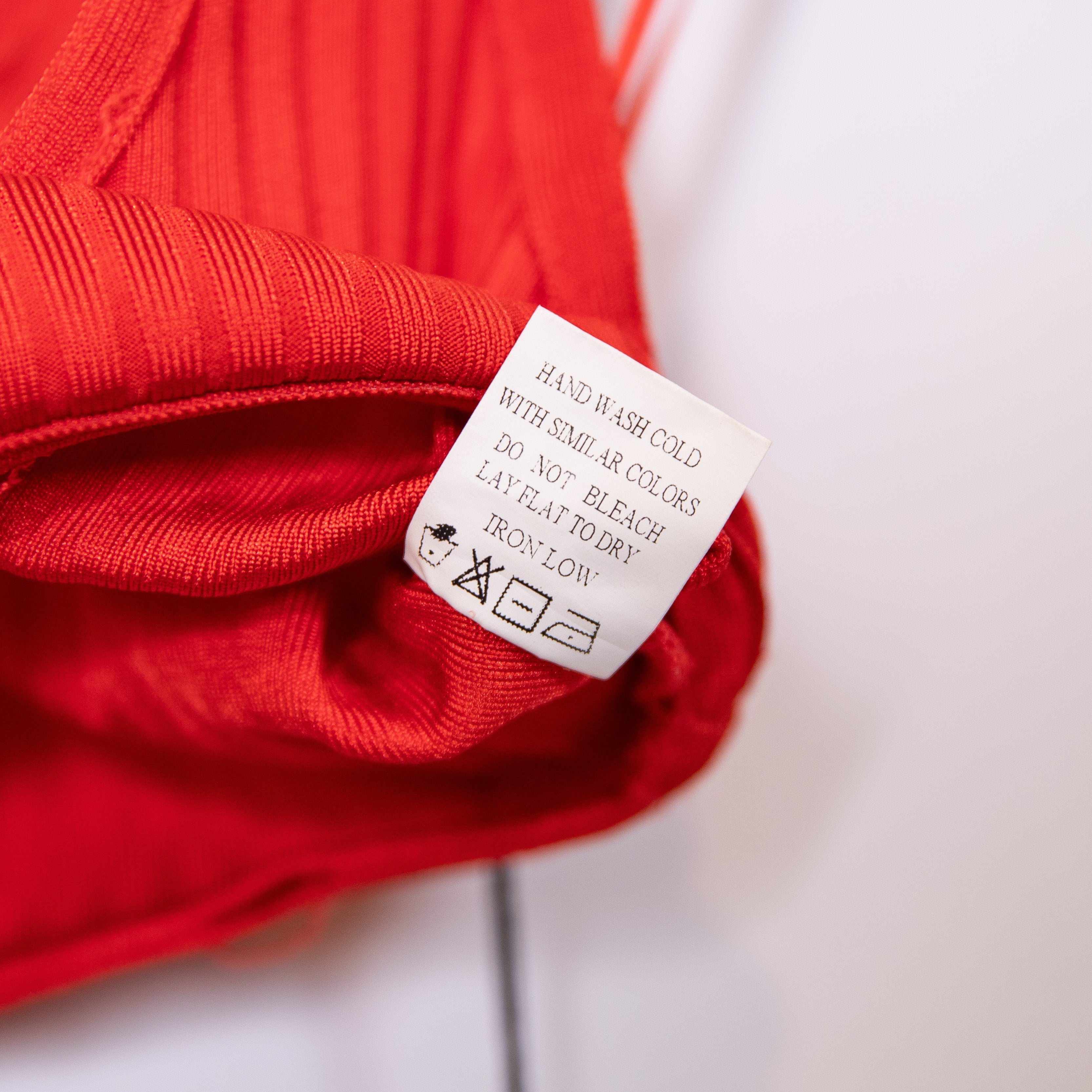 NEW Superdown Akeela Ribbed Knit Stretch Scoop Neck Sleeveless Crop Top Red XS