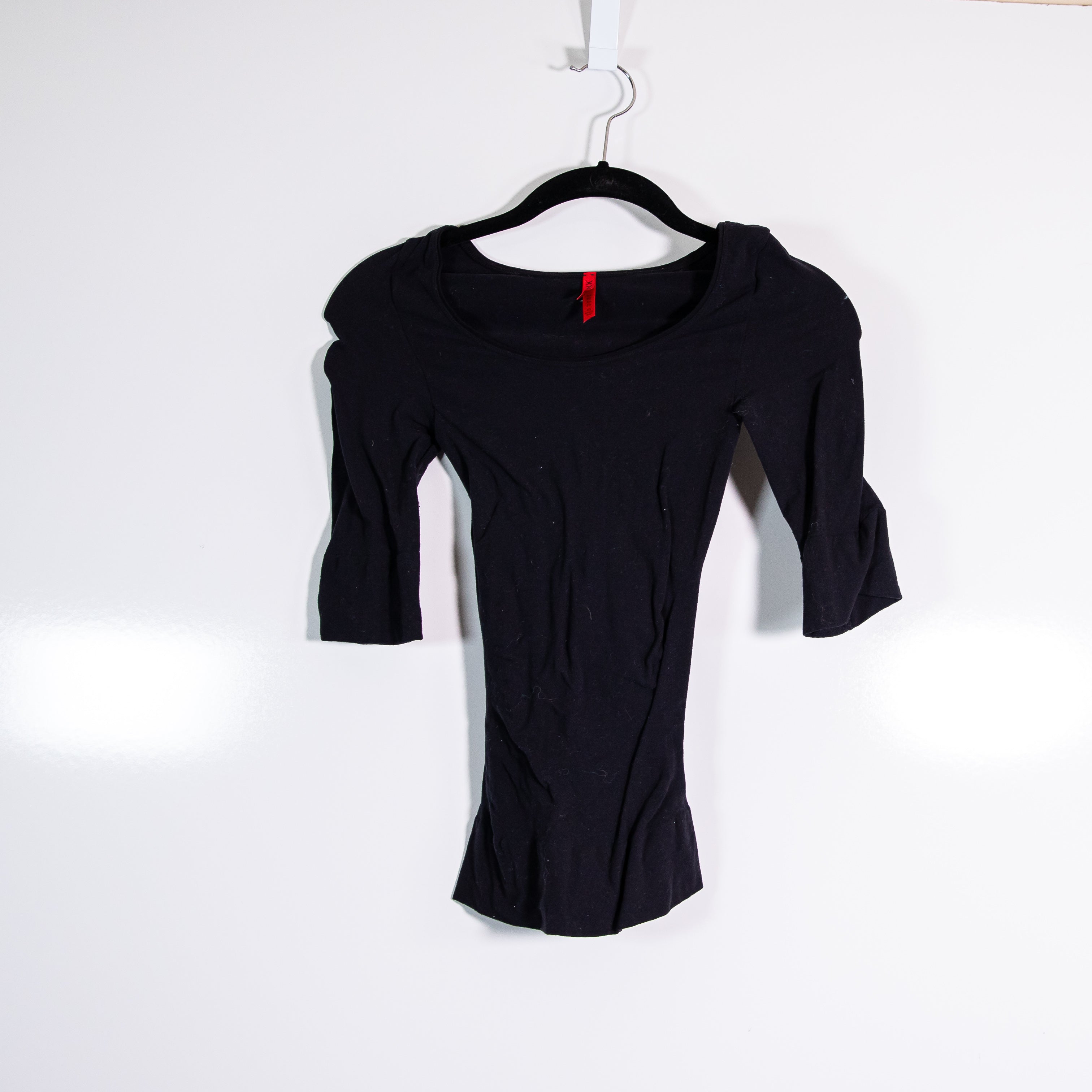 Spanx Women's Scoop Neck Quarter Sleeve Seamless Layering Top Shirt Black M