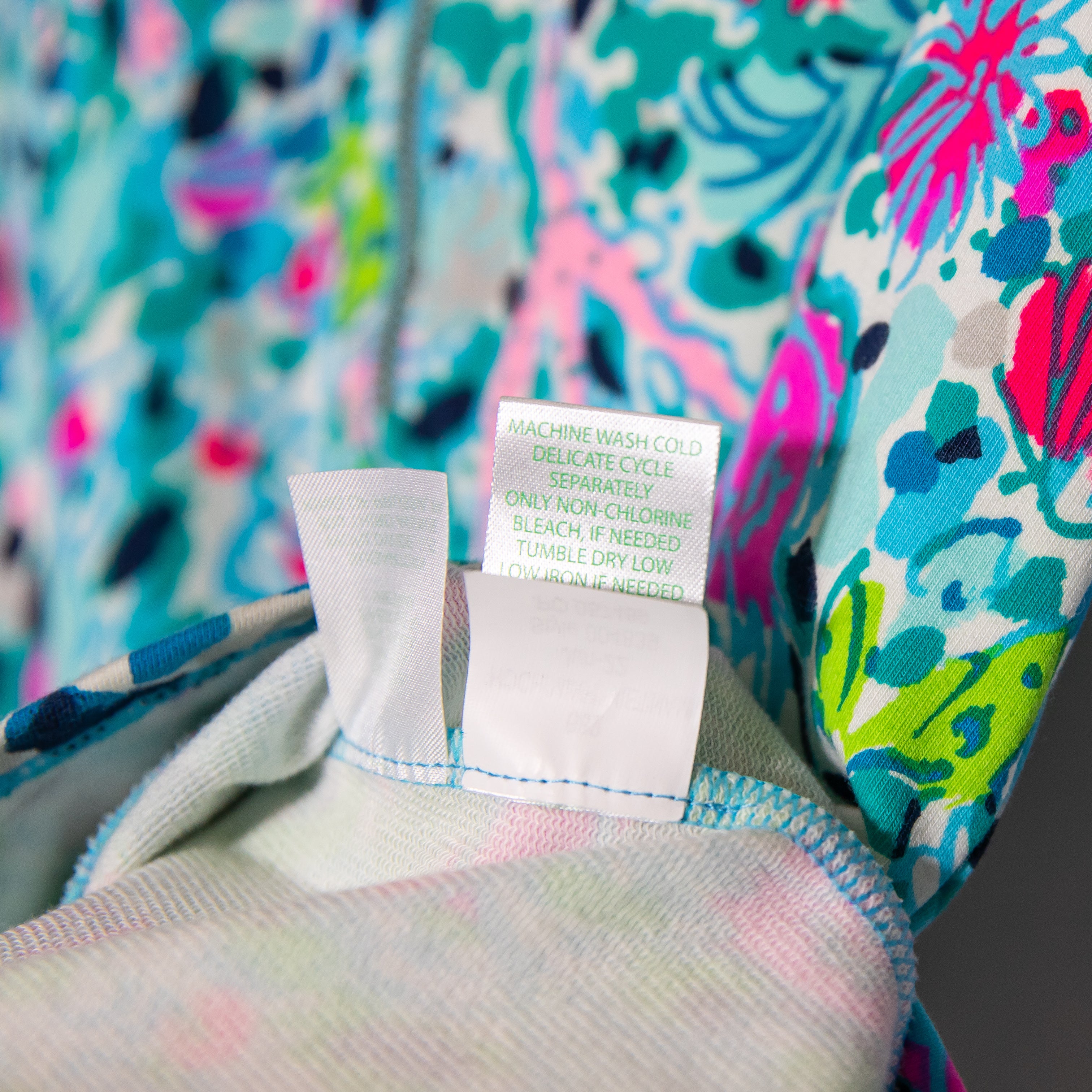 Lilly Pulitzer UPF 50+ Skipper Popover Sweater Multi Dive Bar Graphic Print L