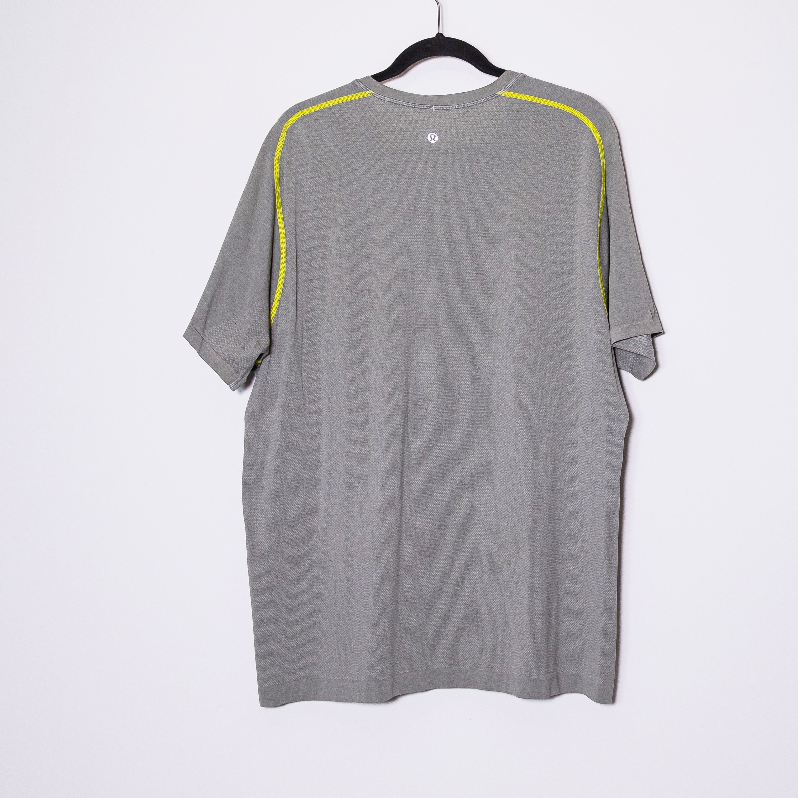 Lululemon Men's Metal Vent Crew Neck Short Sleeve Tee Shirt Top Gray Neon Yellow