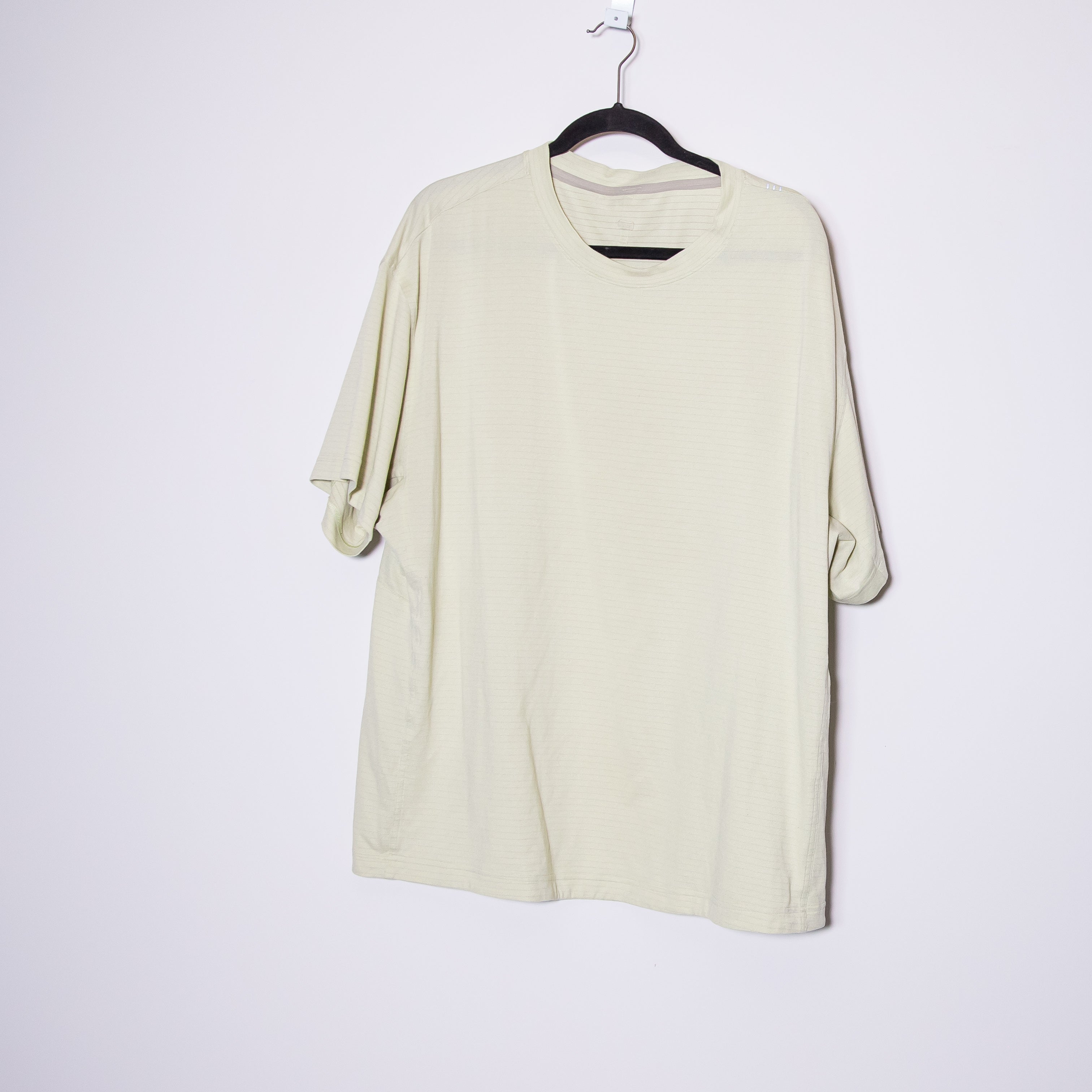 Lululemon Men's Crew Neck Short Sleeve Athletic Work Out Tee Shirt Light Green