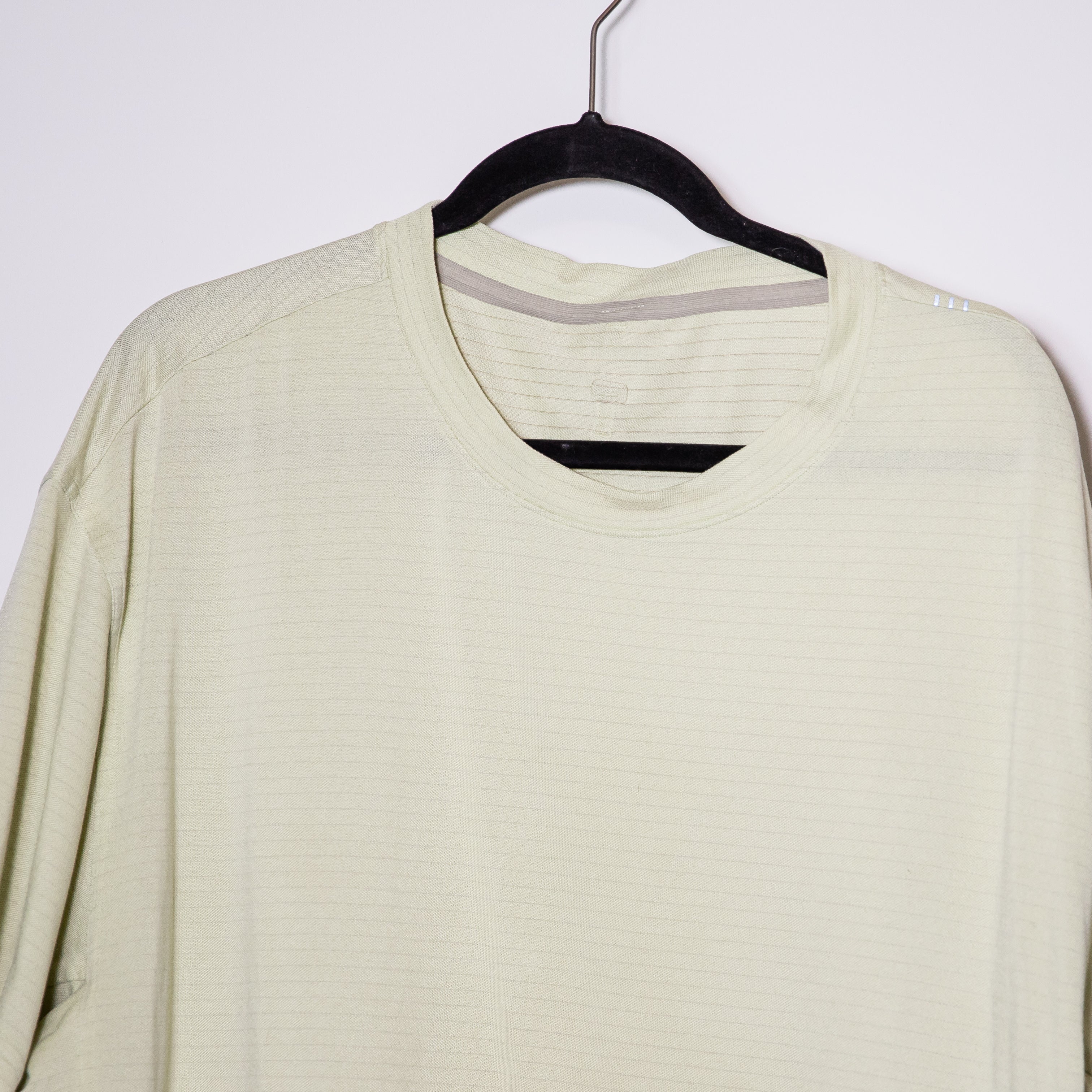 Lululemon Men's Crew Neck Short Sleeve Athletic Work Out Tee Shirt Light Green