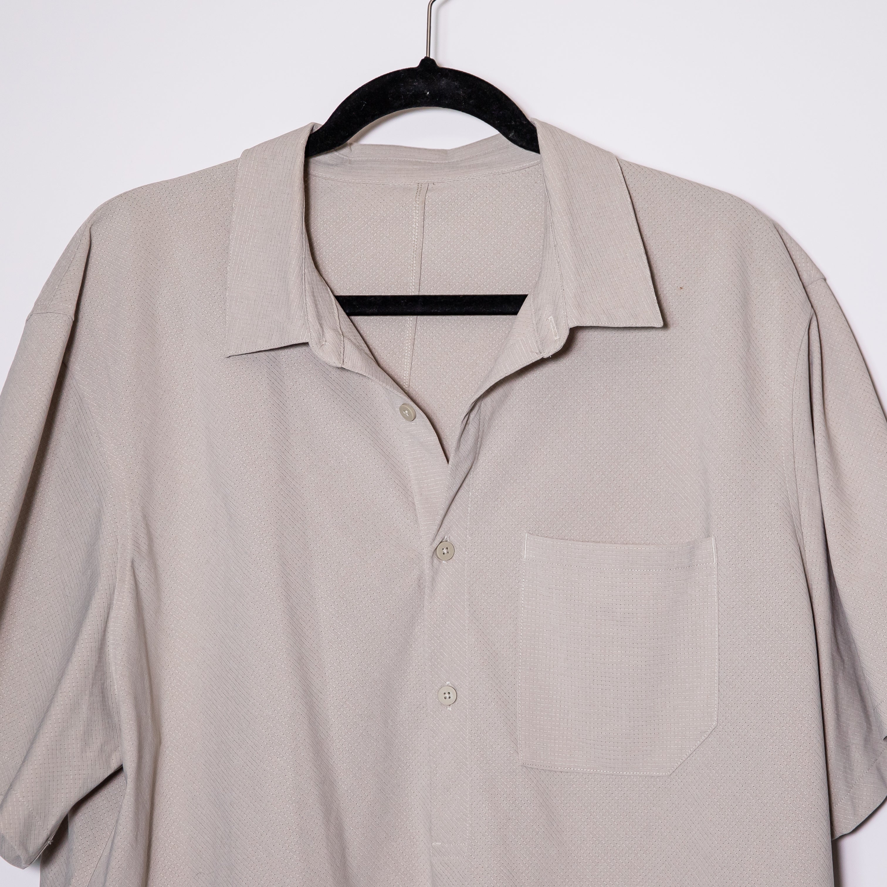 Lululemon WovenAir Popover Lightweight Collared Polo Shirt Sleeve Shirt Beige