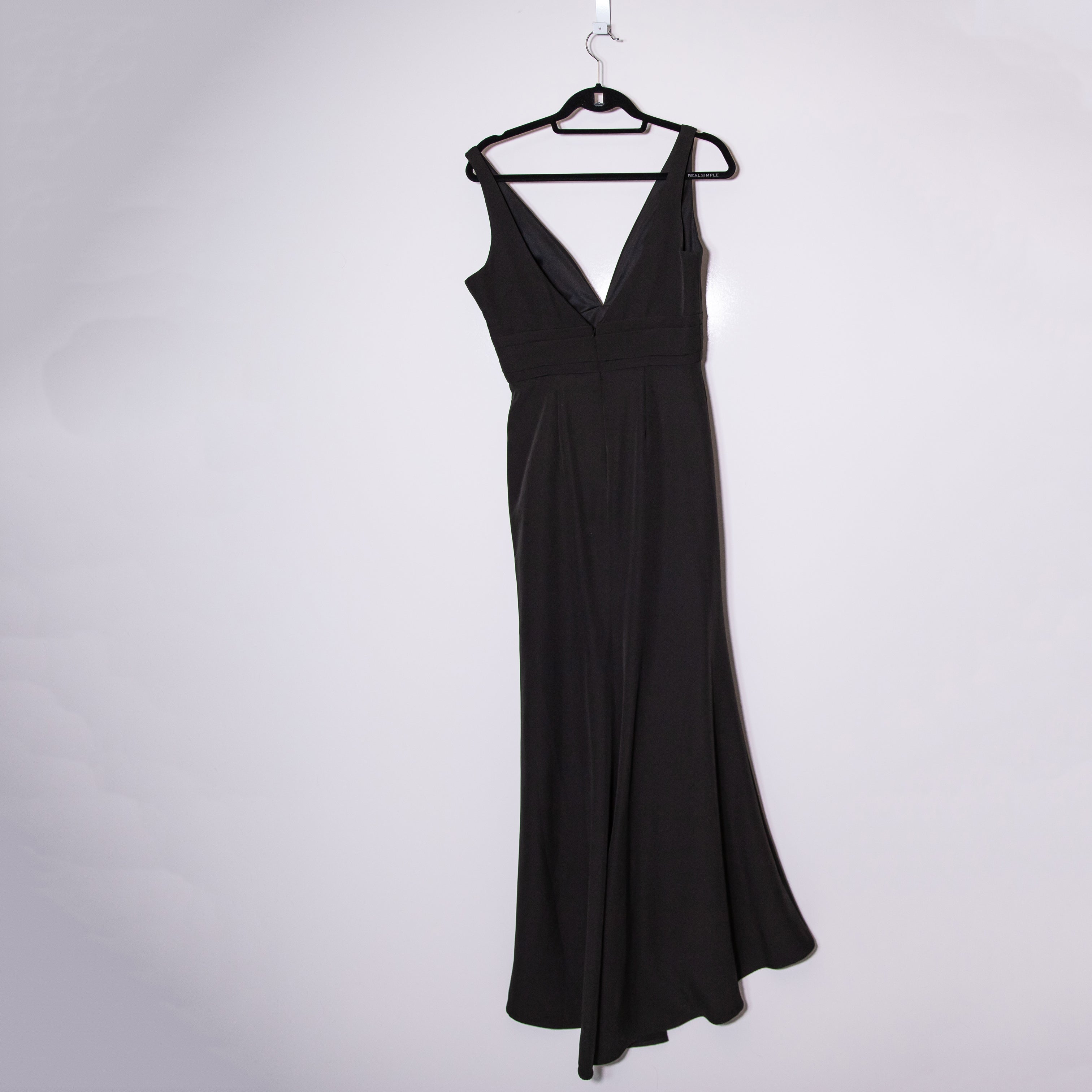 Mac Duggal Black Classic Sleeveless V Neck Ballgown A-Line Gown Dress 6