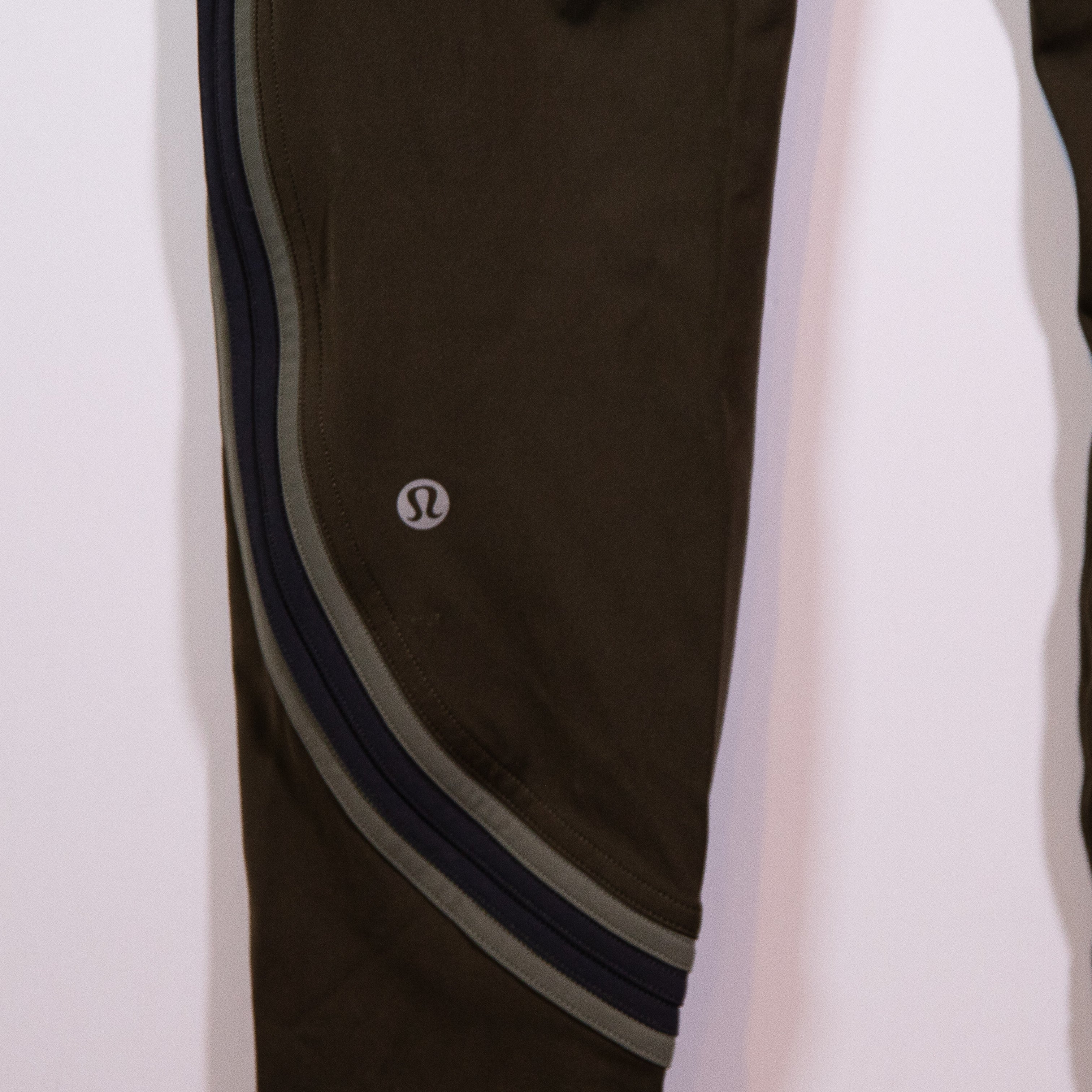 Lululemon Women's Run Crew Tight 28" Dark Olive Obsidian Grey Sage Leggings 10