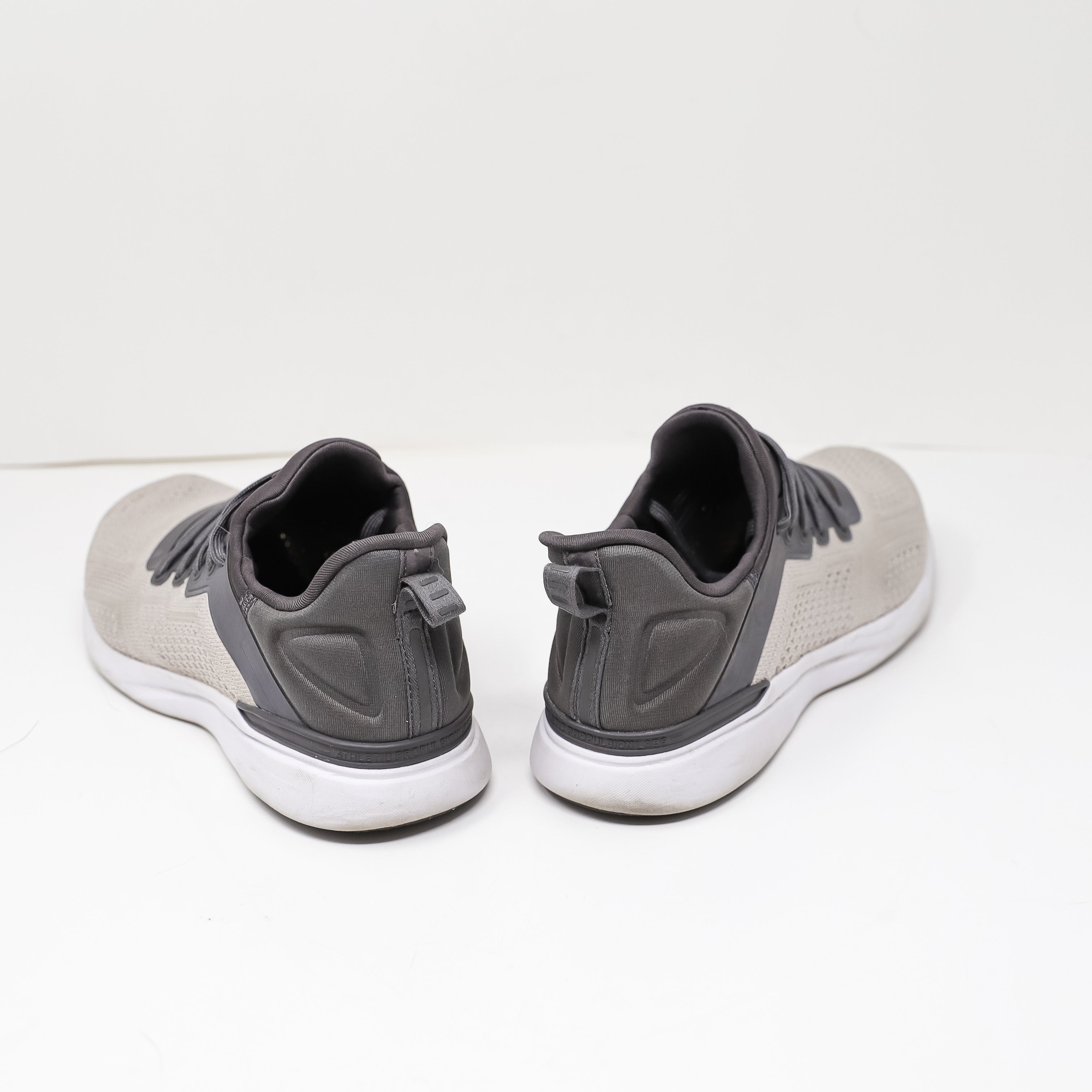 APL Women's Techloom Tracer Low Top Athletic Work Out Sneakers Shoes Gray 8.5