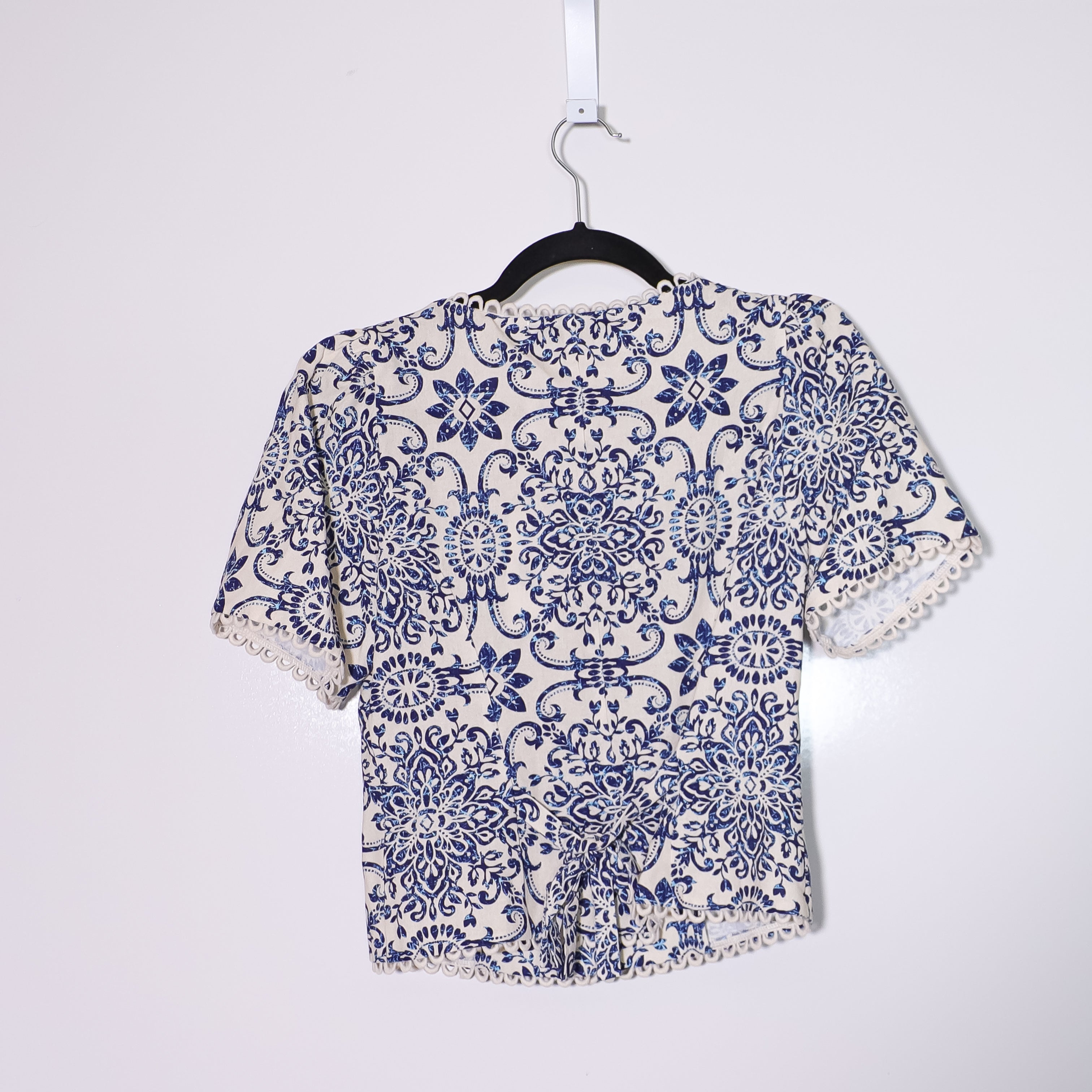 NEW Petal + Pup Jett Linen Blend Scoop Neck Azalea Mosaic Blue Button Front Top