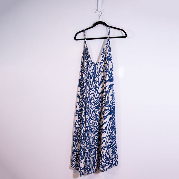 Resa Hannah V Neck Pullover Belted Midi Dress Capri Blue White Print Pattern M