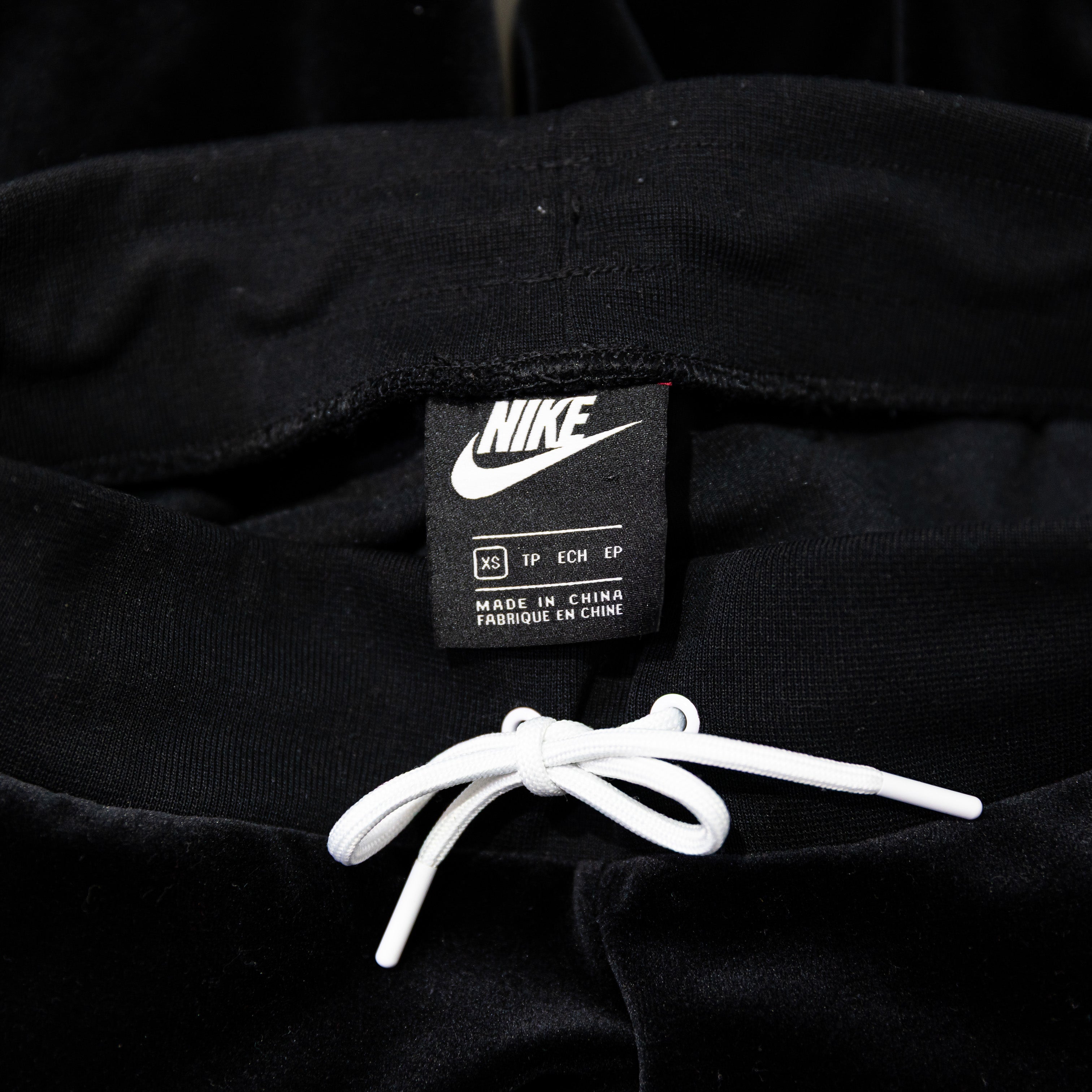 Nike Women's Velvet Velour Straight Leg Ankle Crop Joggers Pants Black XS