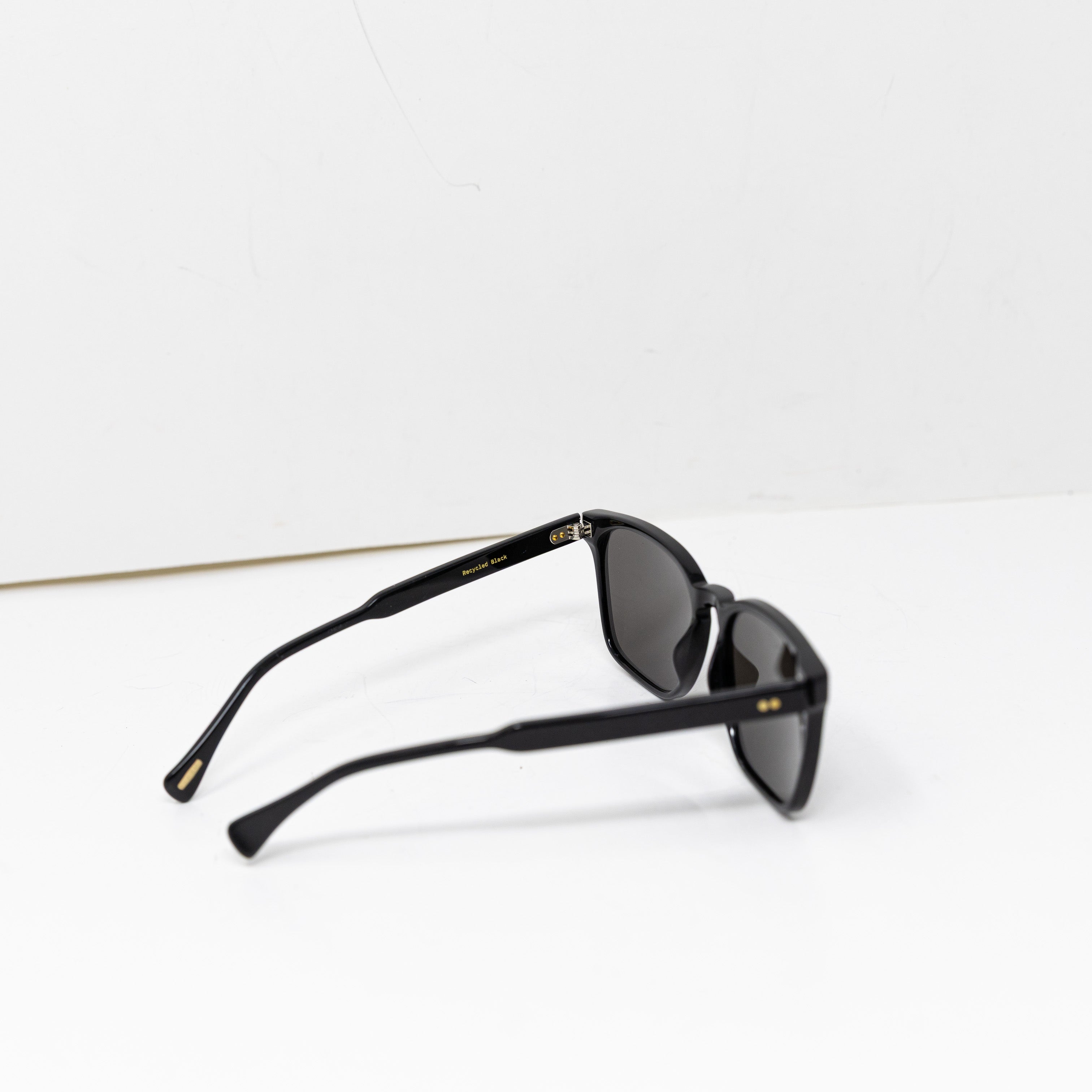 Raen Pierce Tall Square Lenses All Black Frames Sunglasses Accessory