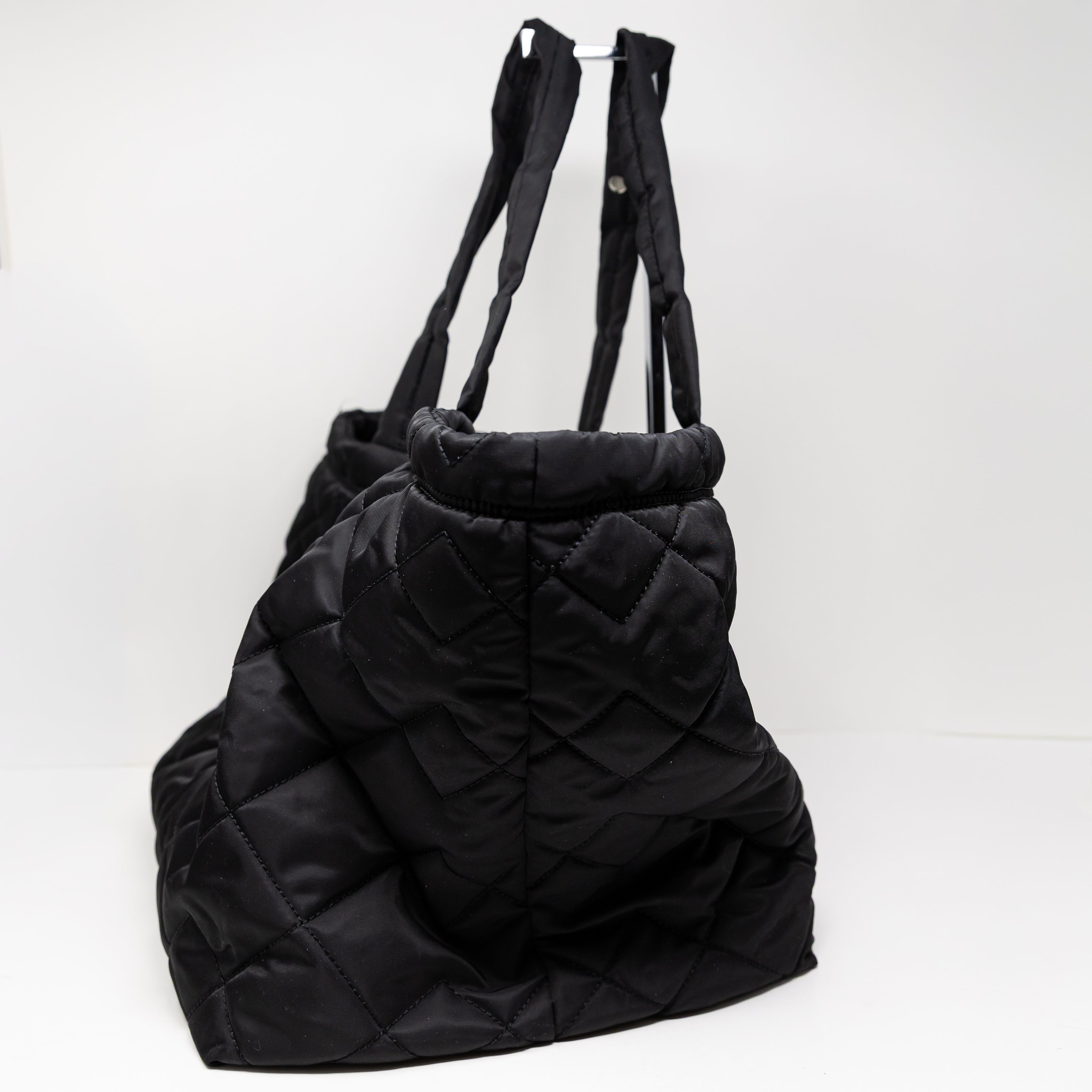 Marc Jacobs Large Nylon Water Resistant Quilted Shoulder Tote Travel Bag Black