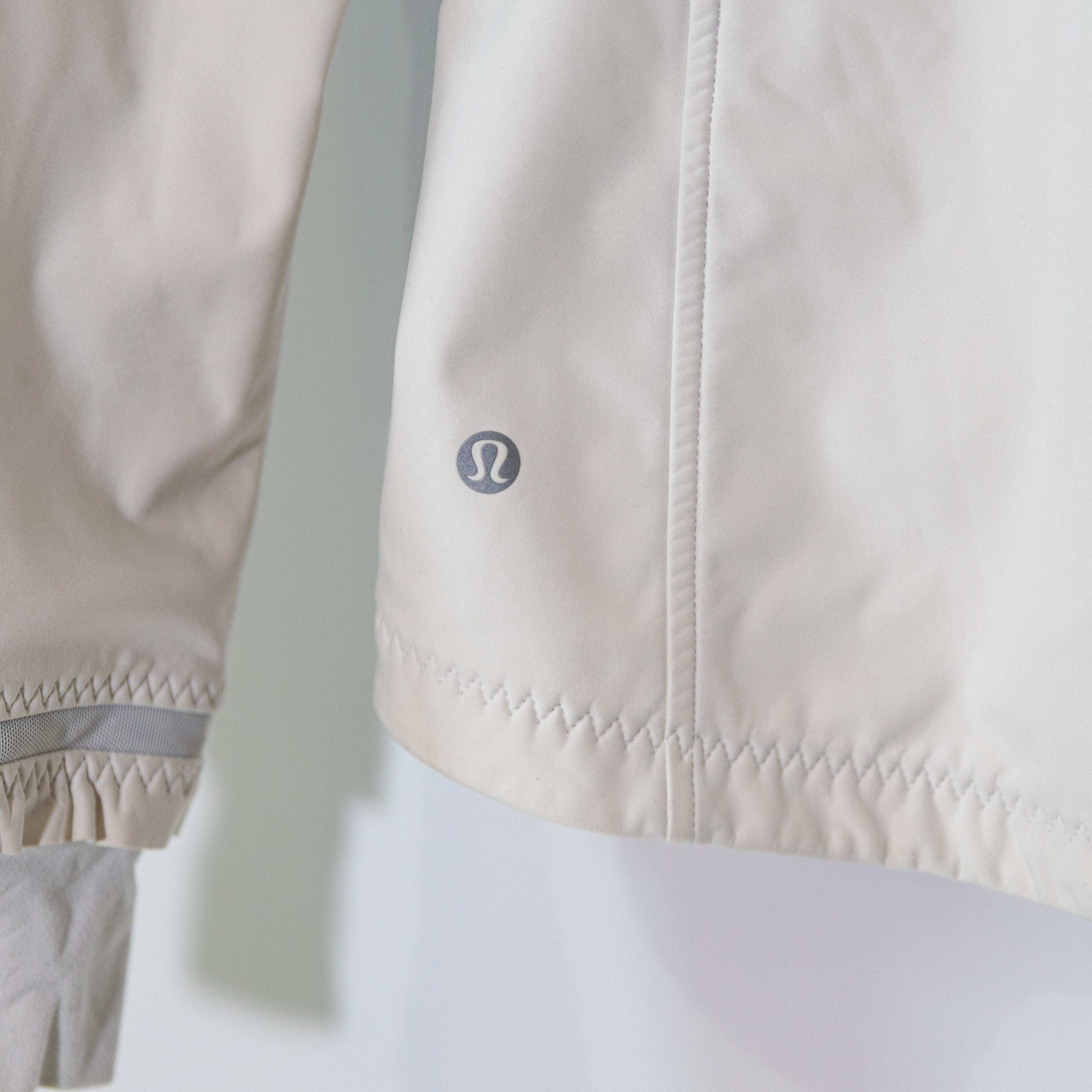Lululemon Women's Wind Runner Softshell Full Zip Athletic Work Out Jacket White