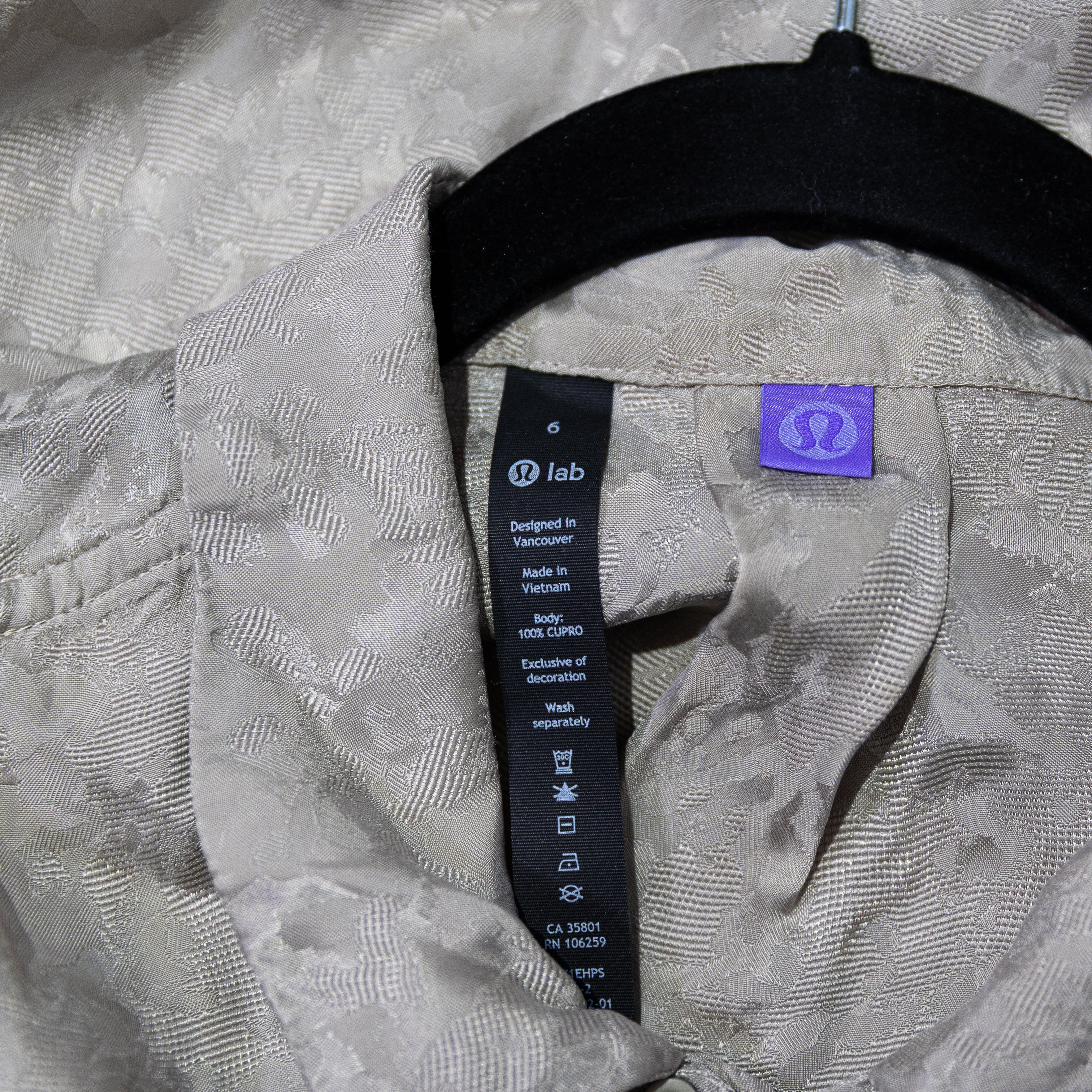Lululemon Lab Jacquard Satin Textured Button Down Collared Camp Collar Shirt 6