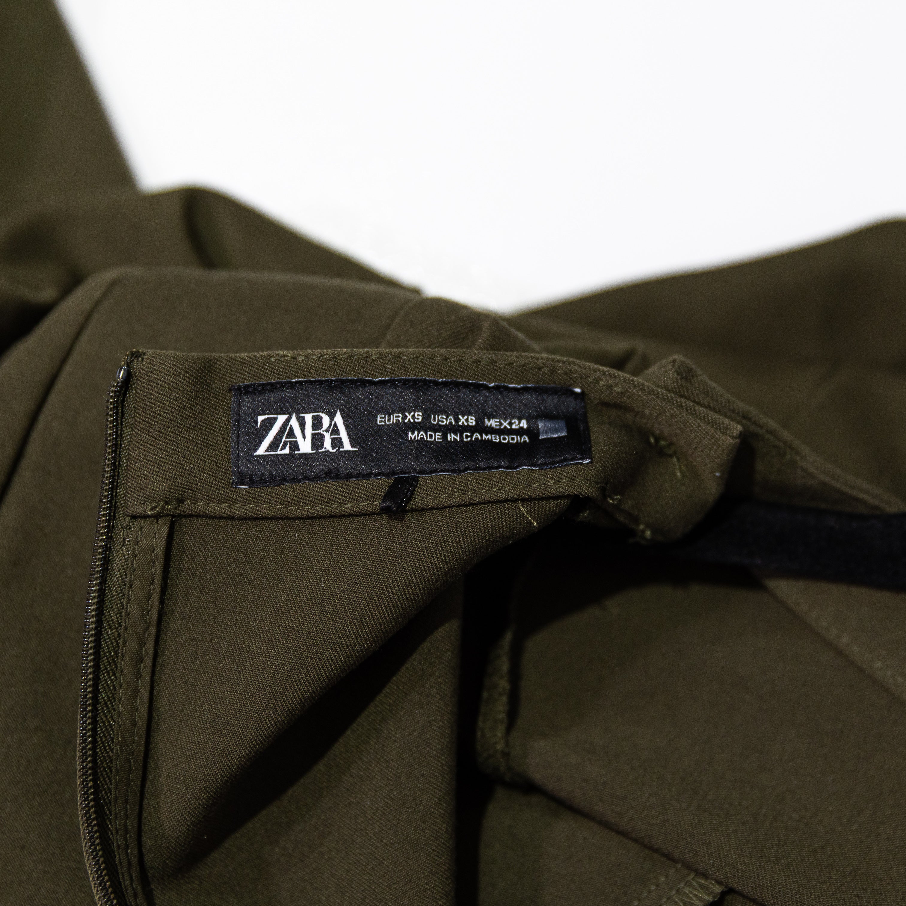 Zara Stretch Knit Pleated Mock Neck Button Detail Long Sleeve Swing Dress Green