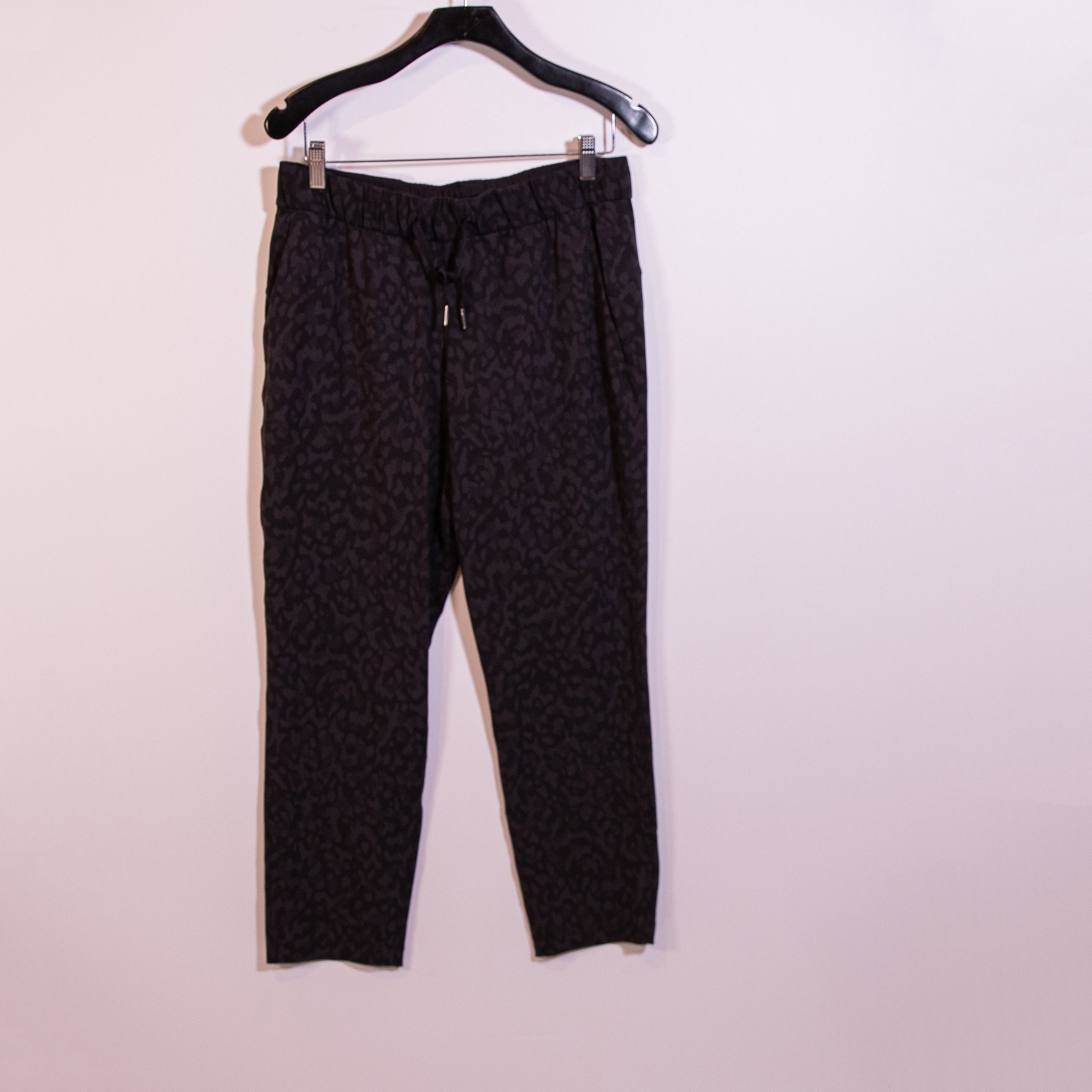 Lululemon Women's On The Fly 7/8 Pant Formation Camo Deep Coal Multi Print 8