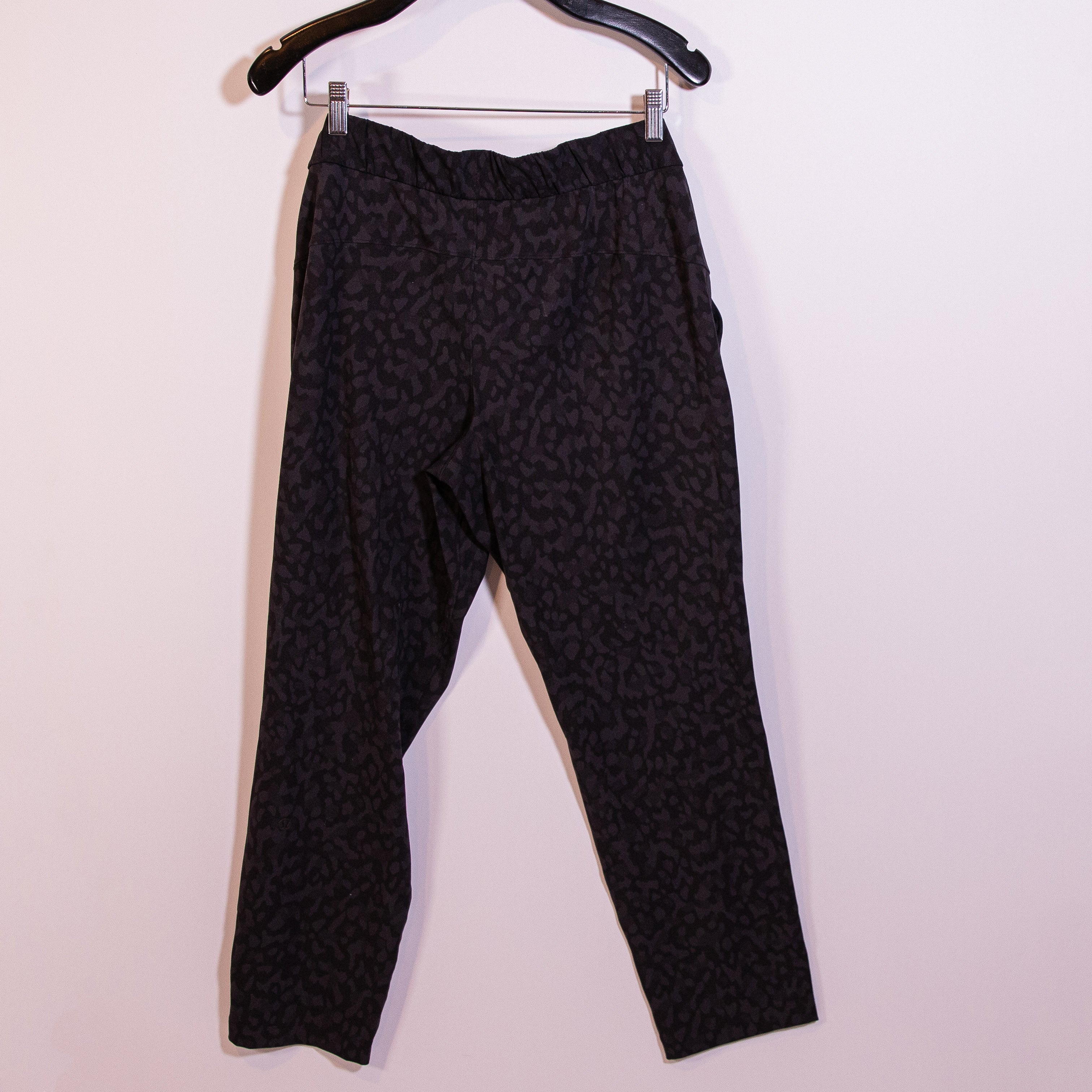 Lululemon Women's On The Fly 7/8 Pant Formation Camo Deep Coal Multi Print 8