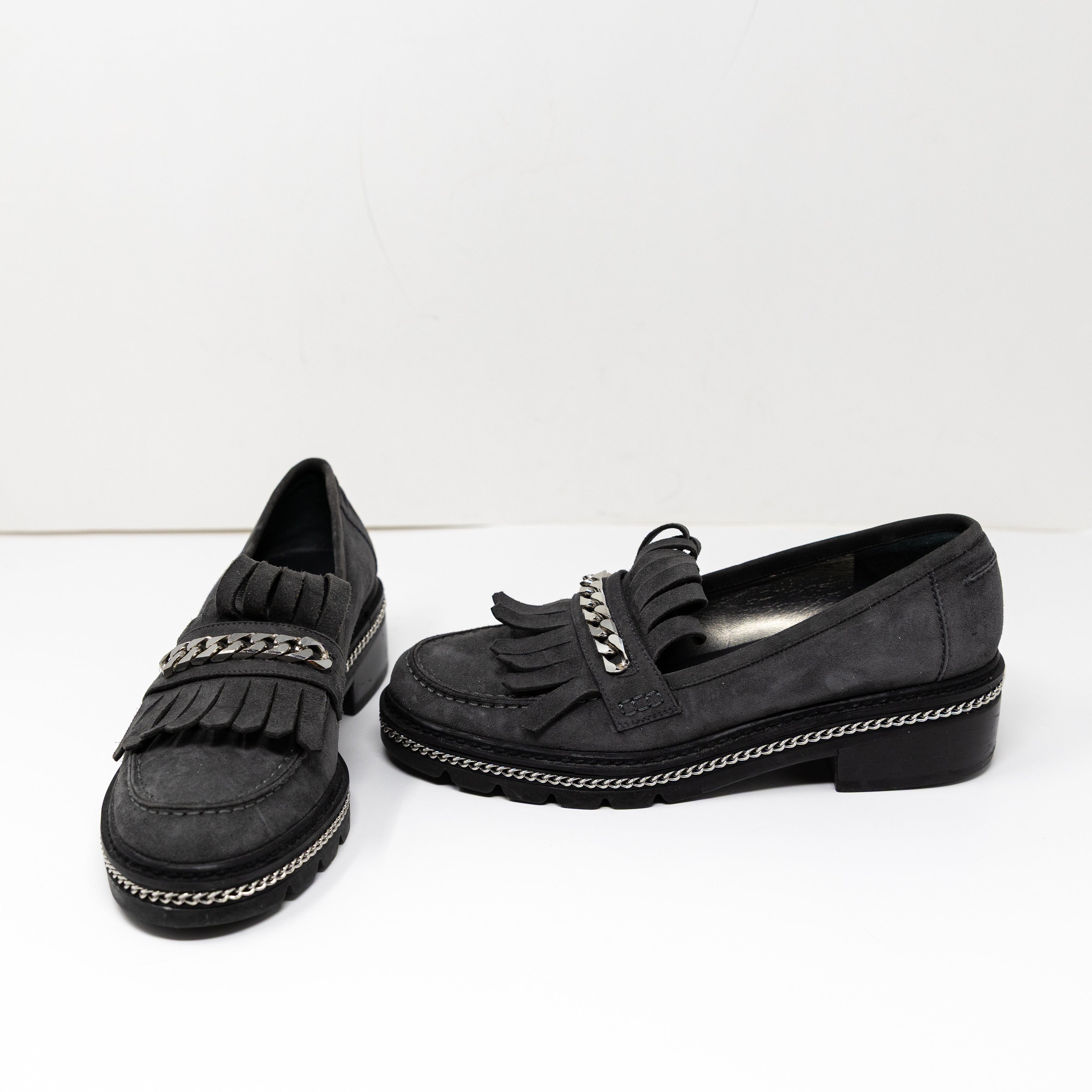 NEW Stuart Weitzman Genuine Suede Leather Chain Link Detail Loafers Shoes Gray