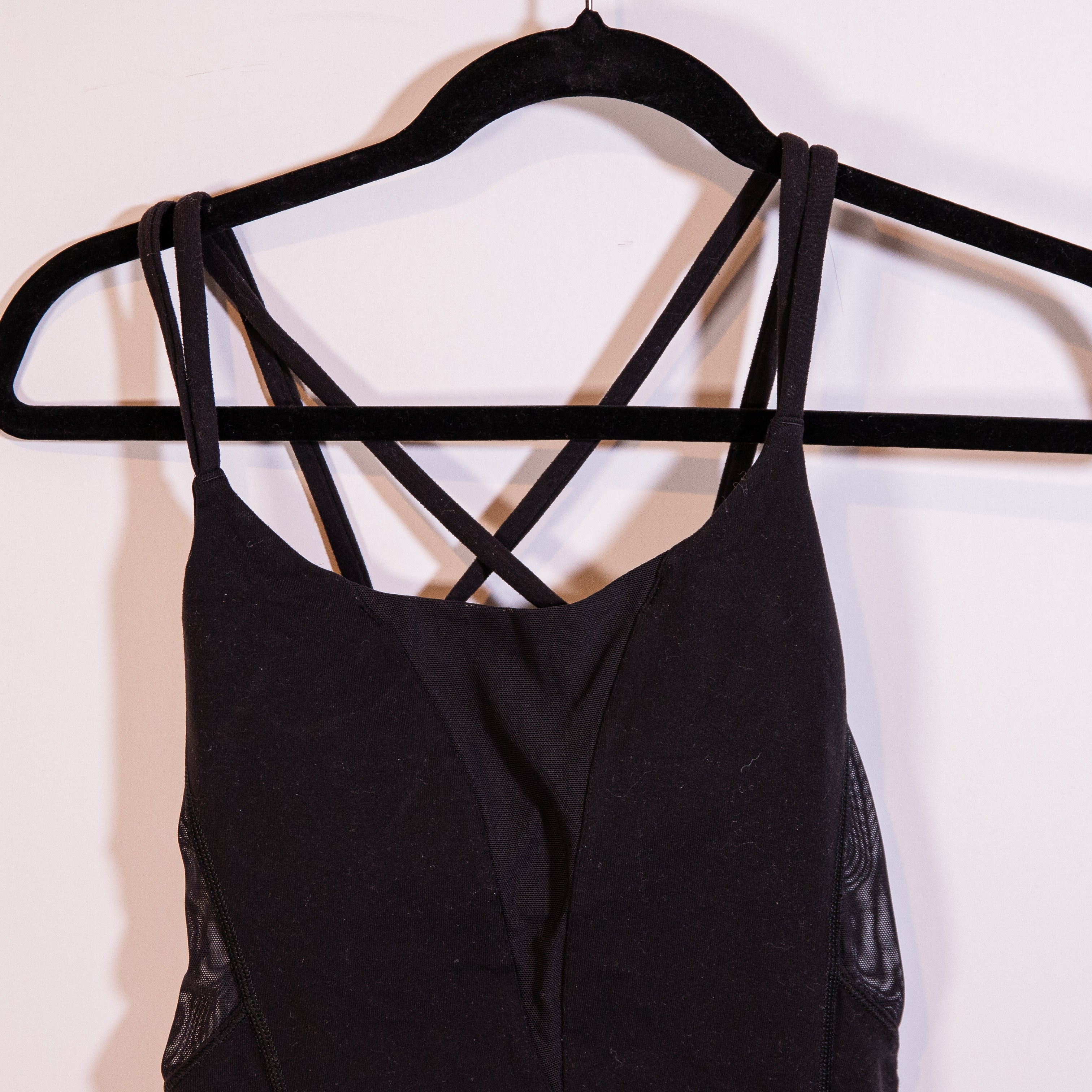Lululemon Women's Sheer Mesh Panel V Neck Side Detail Athletic Tank Top Black 4