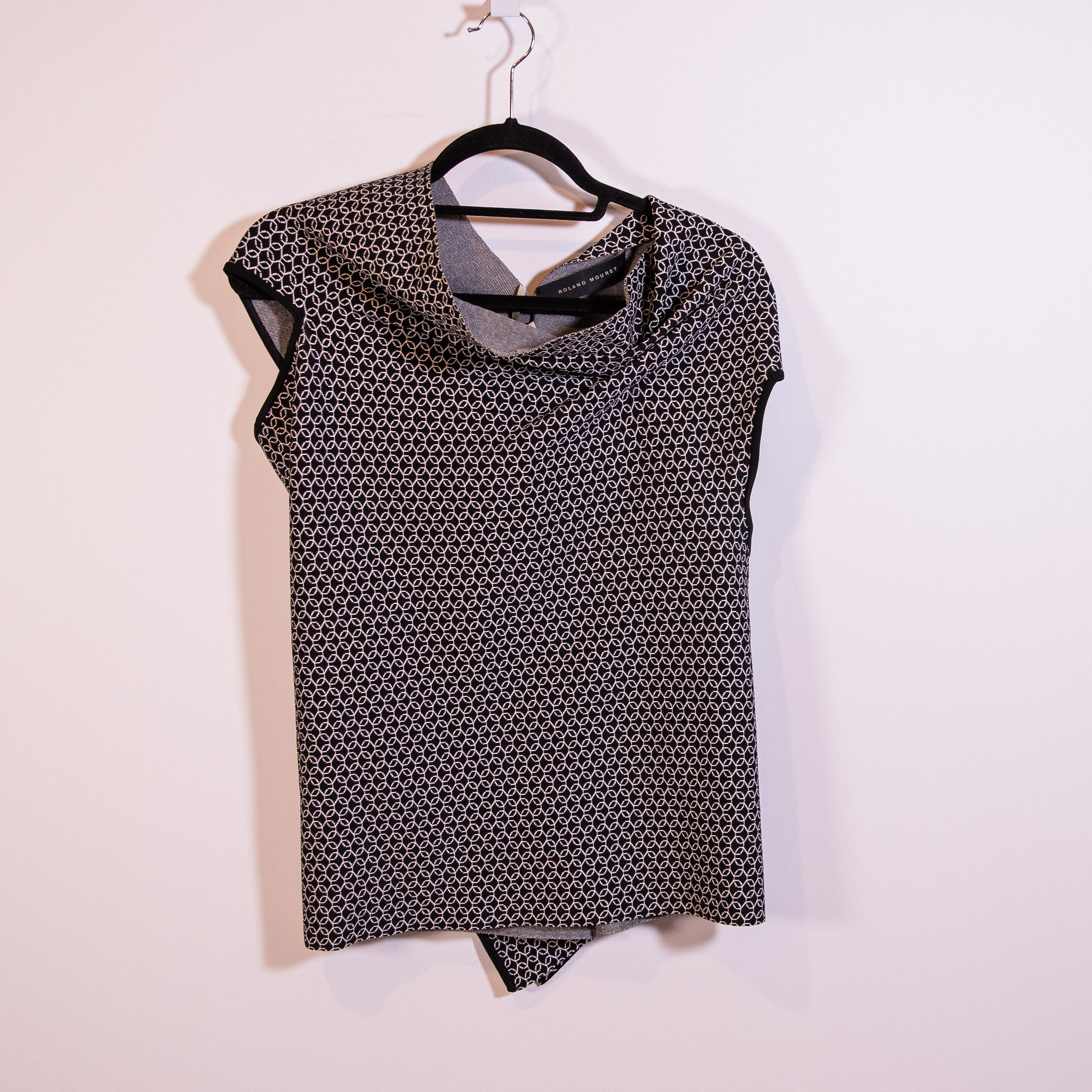 Roland Mouret Black White Geometrical Print Pattern Cowl Neck Stretch Sweater M