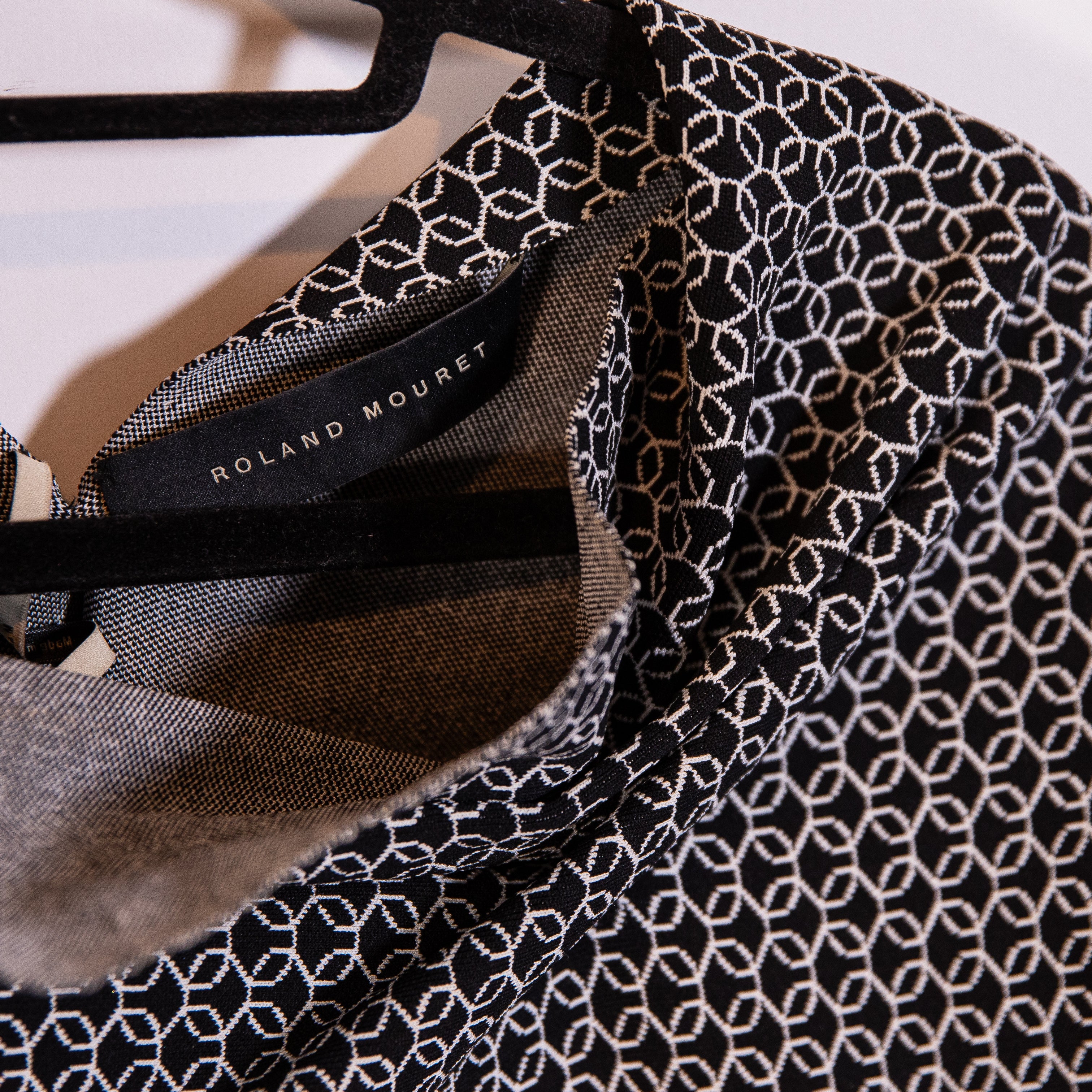 Roland Mouret Black White Geometrical Print Pattern Cowl Neck Stretch Sweater M