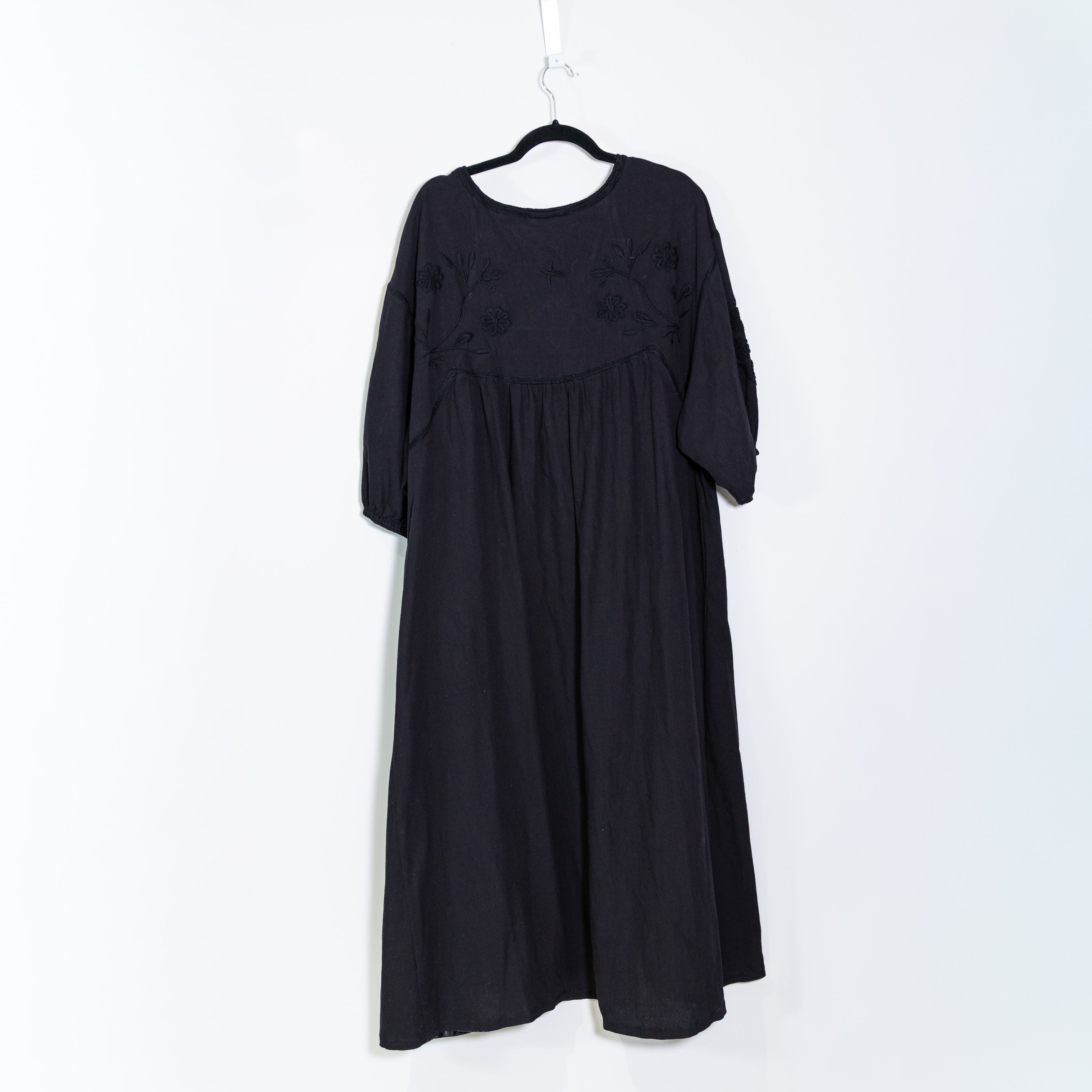 NEW Mi Golondrina Sofia Cotton Embroidered V Neck Pullover Long Maxi Dress Black