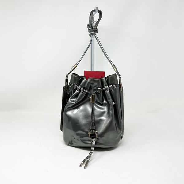 NEW Salvatore Ferragamo Silver Metallic Leather Crossbody Bucket Purse Bag