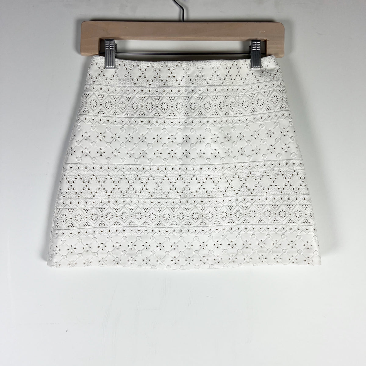 NEW Alice + Olivia Riley Faux Vegan Leather Perforated Mini Skirt Off White 2
