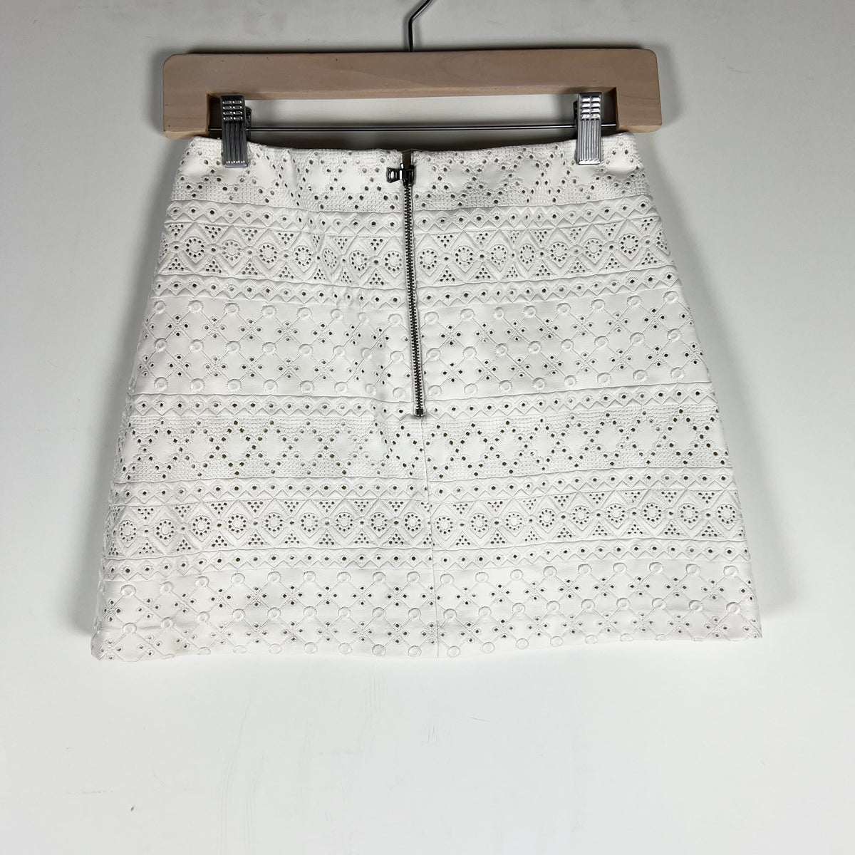 NEW Alice + Olivia Riley Faux Vegan Leather Perforated Mini Skirt Off White 2