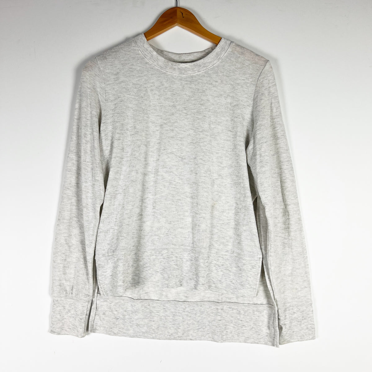 Alo Yoga Women's Glimpse Crew Neck High Low Side Split Hem Pullover Sweater M