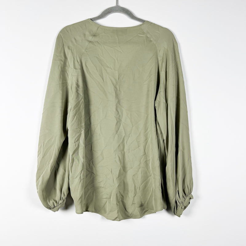 Joie Shariana Loop Button Silk Chiffon V Neck Long Sleeve Blouse Shirt Top Green
