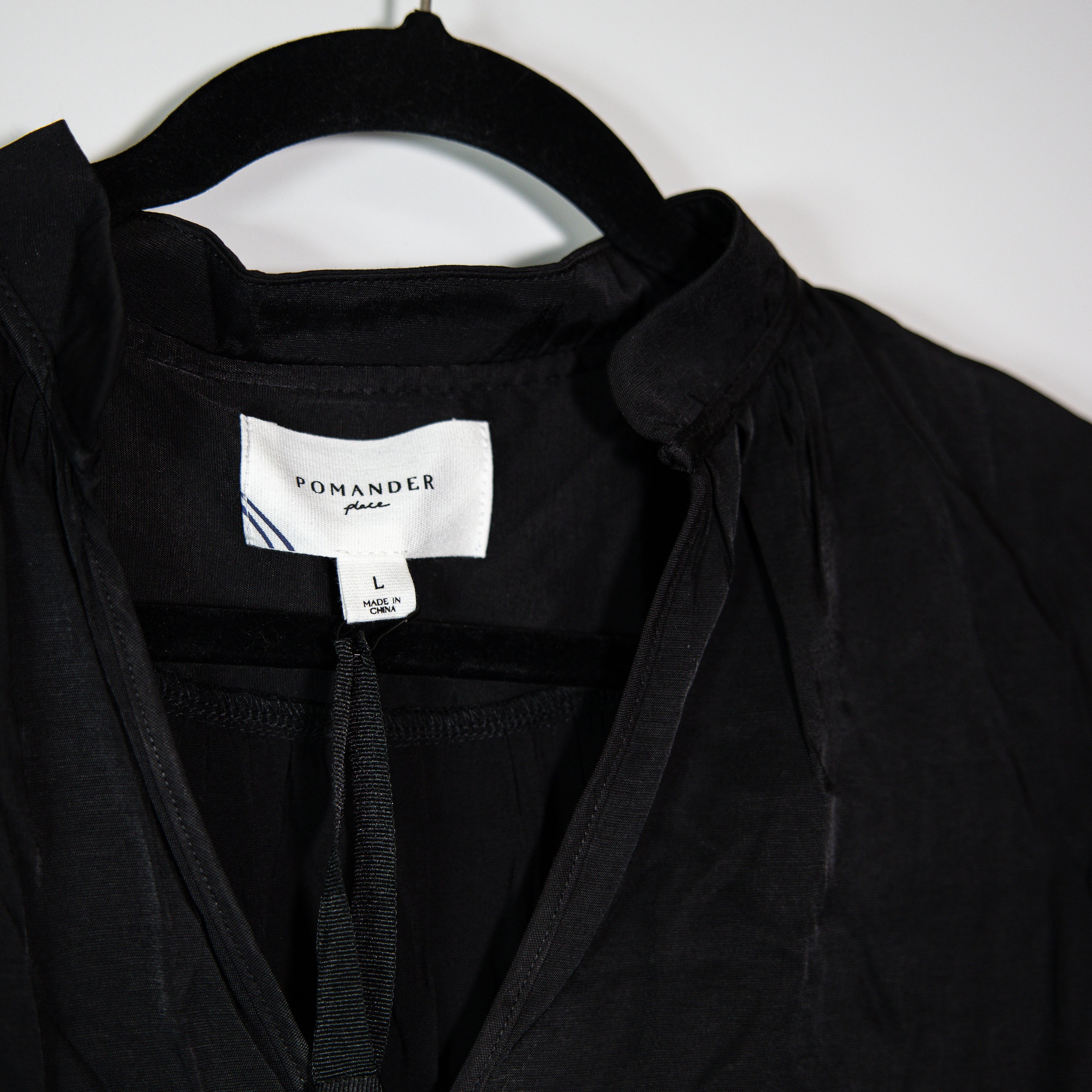 NEW Pomander Place Tuckernuck Phillipa V Neck Pleated Long Sleeve Blouse Black L