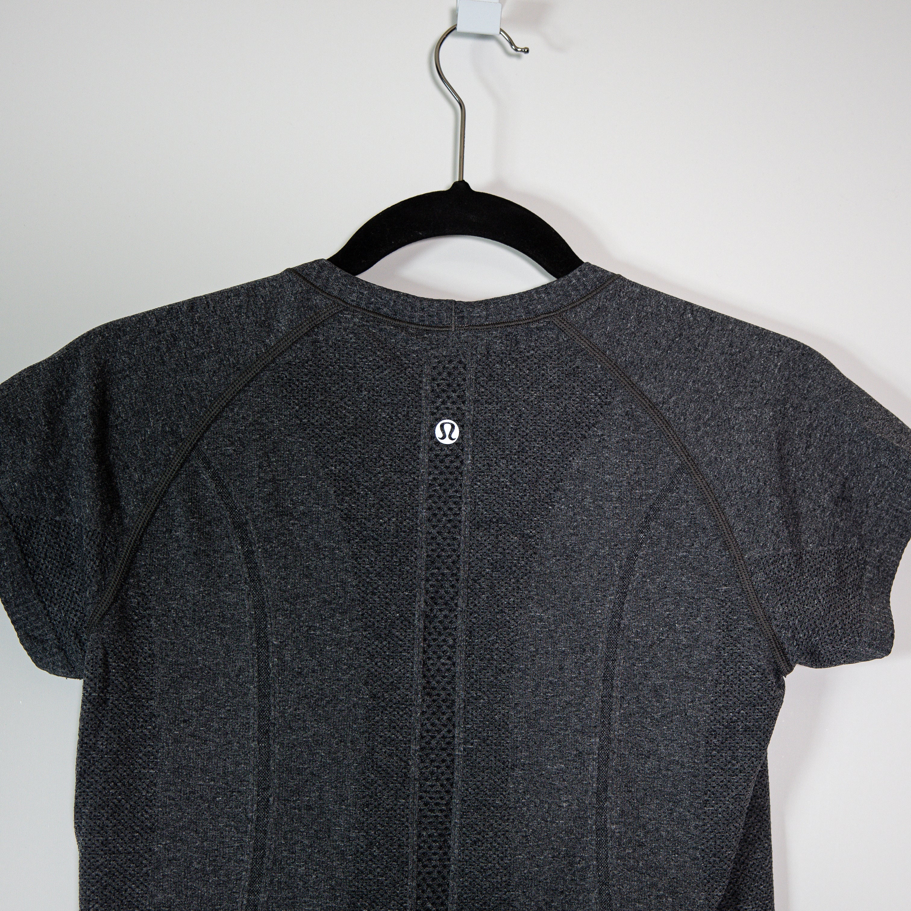 Lululemon Women's Run Swiftly Short Sleeve Scoop Neck Tee Shirt Heathered Gray 8