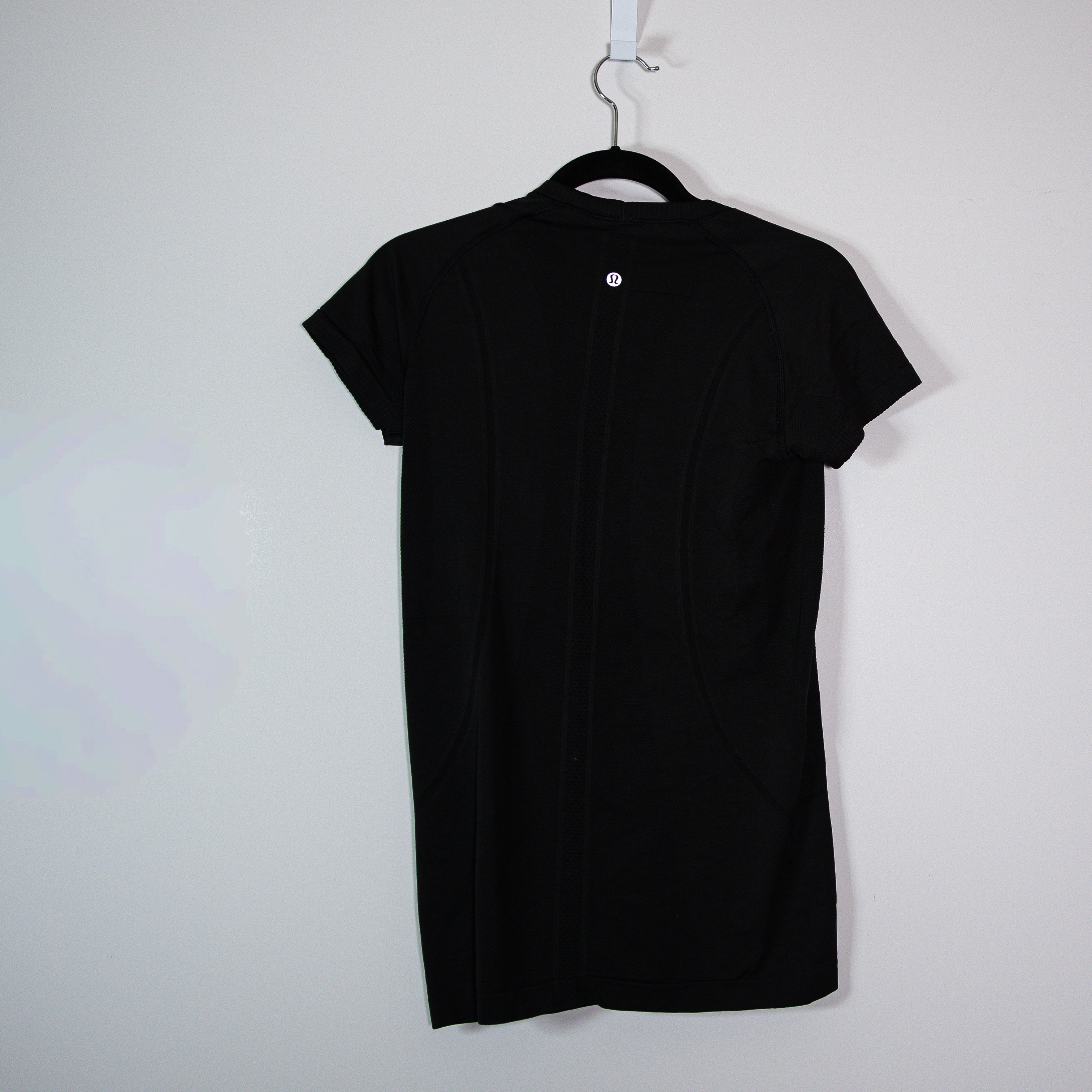 Lululemon Women's Run Swiftly Short Sleeve Scoop Neck Tee Shirt Solid Black 8