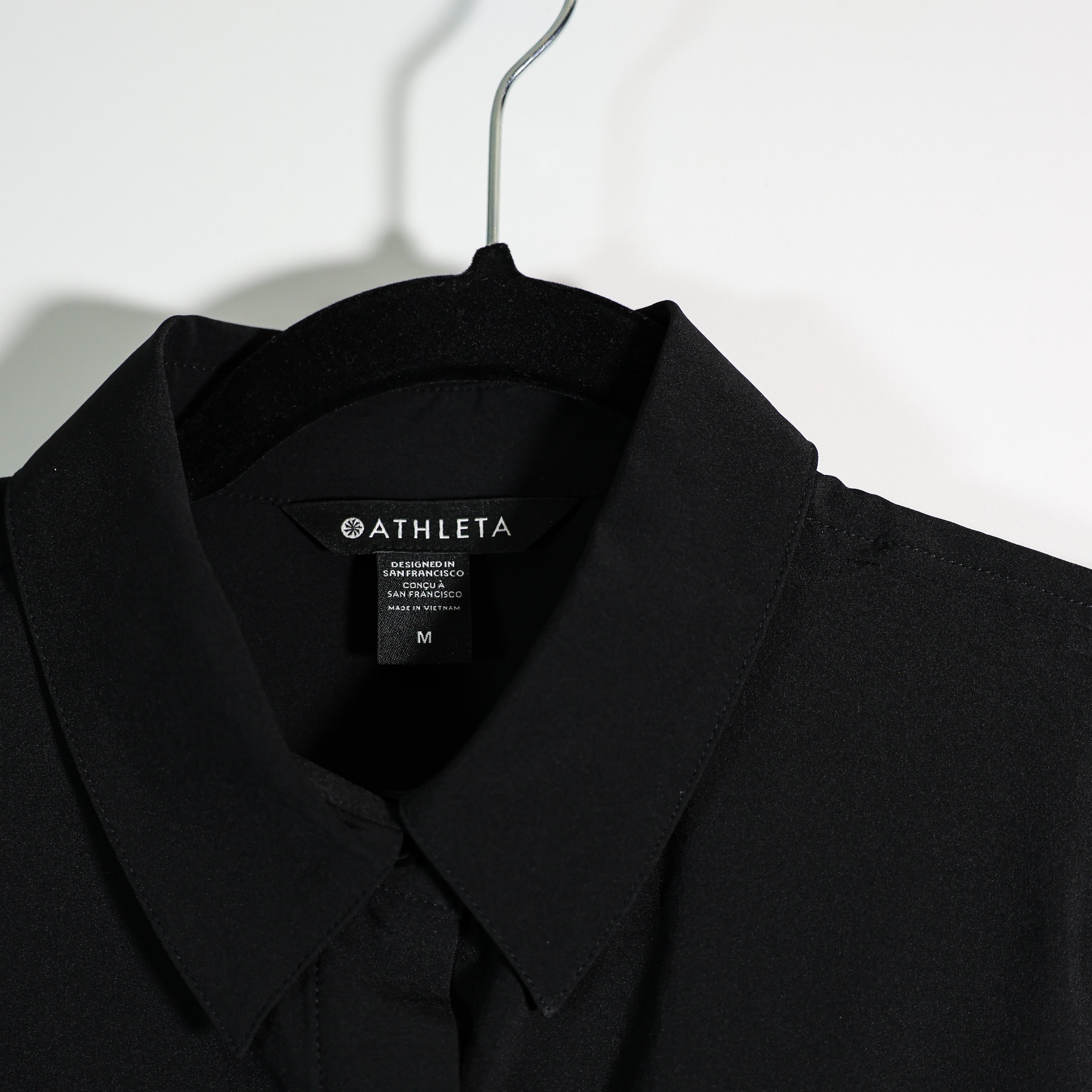 Athleta Urbanite II Collared Sleeveless Lightweight Button Down Tank Top Black M